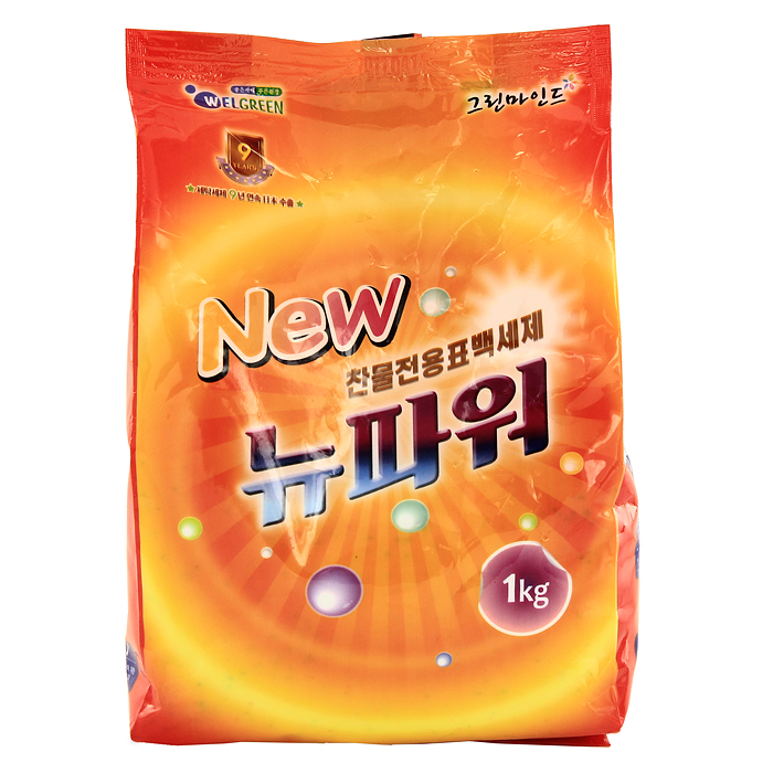 Стиральный порошок Welgreen New Power, с тотолазой, 1 кг. 510019787502 Стиральный порошок Welgreen New Power, с тотолазой, 1 кг. 510019787502Стиральный порошок Welgreen New Power применяется для всех типов стиральных машин и для ручной стирки. Он содержит комплекс ферментов Тотолазу (протеаза, липаза, амилаза, целлюлаза), которые удаляют разные виды загрязнений, в том числе белки и жиры. В их состав входят кислородный и оптический отбеливатели, которые эффективно удаляют загрязнения с цветных и белых тканей. Содержит кондиционер для белья. Порошок превосходно стирает и отбеливает в холодной воде, мало пенится, что позволяет экономить воду и время при полоскании. Существенно экономичнее обычных стиральных порошков. Характеристики: Вес:1 кг. Производитель:Корея. Товар сертифицирован.