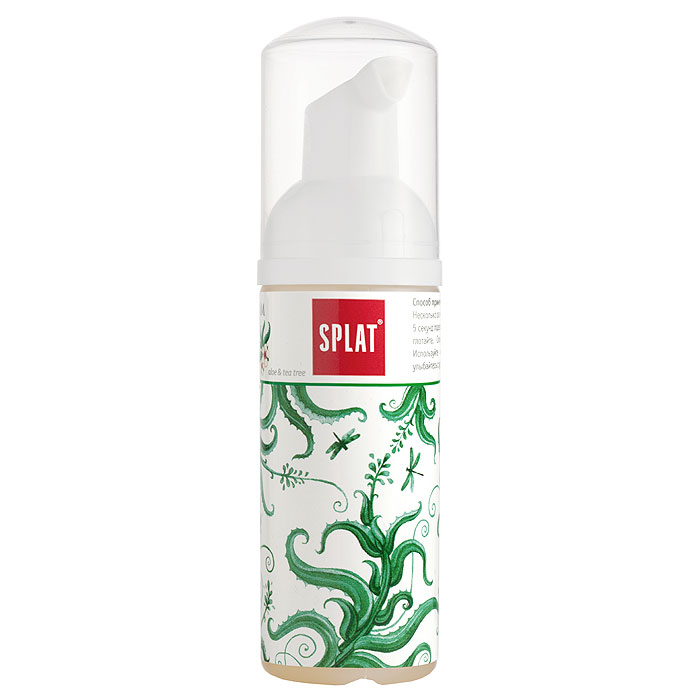 Очищающая пенка Splat Oral Care Foam для зубов и десен, 2в1, с ароматом алоэ и чайного дерева, 50 мл84850536_золушка/голубой, розовый Очищающая пенка Splat Oral Care Foam для зубов и десен, 2в1, с ароматом алоэ и чайного дерева, 50 мл84850536_золушка/голубой, розовыйИнновационная пенка для зубов и десен Oral Care Foam 2в1 эффективно очищает эмаль, защищает от кариеса и надолго сохраняет дыхание свежим. Ни полоскать, ни чистить зубы не нужно. Пенка идеально подходит для быстрого очищения полости рта в дороге, в офисе и каждый раз после еды, размеры флакона позволяют держать его всегда при себе. Пенка очищает налет, заботится о деснах, нормализует pH, освежает дыхание. Использование пенки помогает контролировать аппетит, снижает тягу к сладкому. Активные компоненты:Экстракт японского лакричника АМ, лактоферрин, лактопероксидаза, оксидаза глюкозы, гель алоэ вера, экстракт граната, экстракт алтайской облепихи, лаурилсаркозинат натрия, Полидон.Комплекс натуральных молочных ферментов (лактоферрин, лактопероксидаза, оксидаза глюкозы) прекрасно очищает, препятствует образованию налета, надолго сохраняет свежесть дыхания и поддерживает здоровую микрофлору полости рта, подавляя развитие патогенных бактерий.Экстракт японского лакричника АМ эффективно защищает от кариеса, воздействуя на кариесогенные бактерии Streptococсus mutans.Полидон растворяет налет и бережно отбеливает эмаль.Пенка заботится о здоровье десен, оказывает вяжущее и антибактериальное воздействие.Продукт экологичен, не содержит хлоргекседин, триклозан, лаурилсульфат натрия, сахаринат, абразивы, нерастворимые фосфаты, фтор. Характеристики:Объем пенки: 50 мл. Производитель: Россия. Товар сертифицирован.