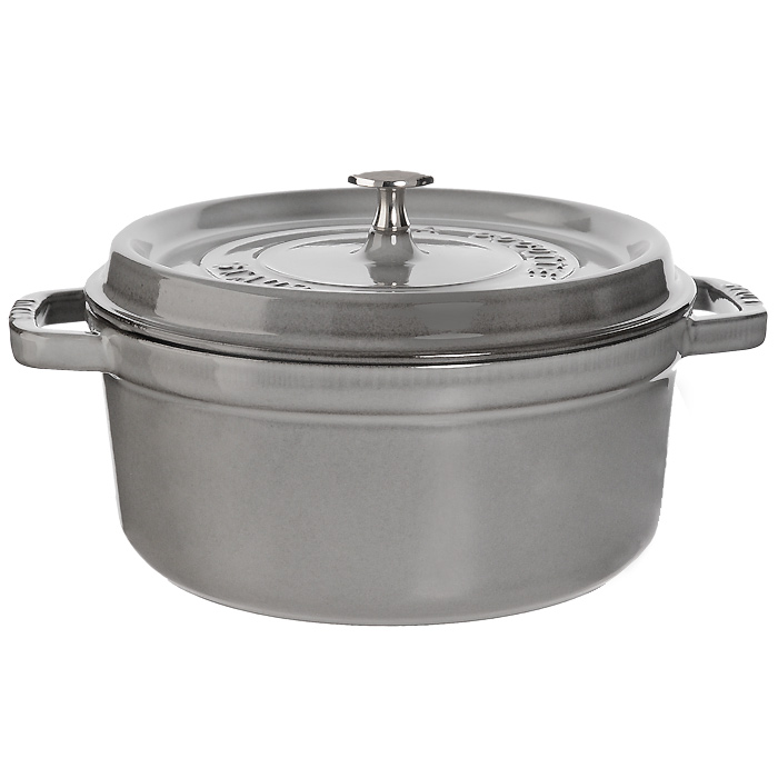 Кокот чугунный Staub, круглый, с крышкой, цвет: серый графит, 3,8 л. 1102418J0339602 Кокот чугунный Staub, круглый, с крышкой, цвет: серый графит, 3,8 л. 1102418J0339602Характеристики:Материал: чугун, металл, эмаль. Объем:3,8 л. Внешний диаметр:24 см. Высота стенки:11 см. Толщина стенки:0,3 см. Цвет:серый графит. Размер упаковки:28,5 см х 12,5 см х 26 см. Производитель:Франция. Артикул:1102418. Торговая марка Staub разрабатывает и создает высококлассные предметы кухонной утвари, которые совмещают традиции и современность, умения наших предков и передовые технологии. Продукция Staub - прекрасное сочетание красоты и функциональности. Она подходит как искусным поварам, так и любознательным дебютантам, готовым познавать удовольствие от вкусной и здоровой пищи.Философия создателя марки Франциса Стоба заключается в том, что каждая деталь - уникальна. Чтобы гарантировать вам постоянное оптимальное функционирование и возможность раскрыть вкусовые качества ваших продуктов, вся продукция Staub проходит самые строгие испытания.Однако, каждое изделие имеет свои особенности и нюансы, поскольку отливается в индивидуальных формах из песка. Которые разрушаются после каждого использования. Все эти тонкие отличия придают продукции Staub свою красоту и подчеркивают ее избранность.
