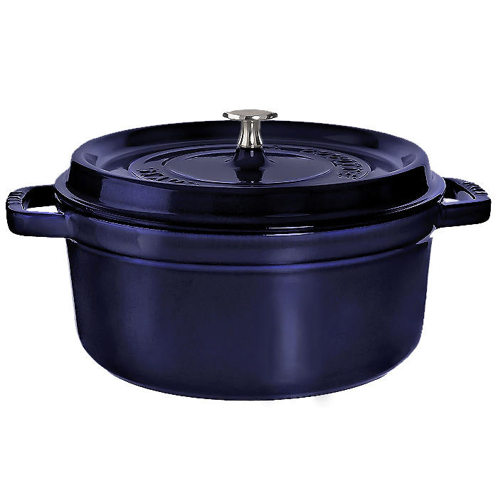 Кокот чугунный Staub, круглый, с крышкой, цвет: темно-синий, 3,8 л. 1102491GL9003 Кокот чугунный Staub, круглый, с крышкой, цвет: темно-синий, 3,8 л. 1102491GL9003Характеристики:Материал: чугун, металл, эмаль. Объем:3,8 л. Внешний диаметр:24 см. Высота стенки:11 см. Толщина стенки:0,3 см. Цвет:темно-синий. Размер упаковки:28,5 см х 12,5 см х 26 см. Производитель:Франция. Артикул:1102491. Торговая марка Staub разрабатывает и создает высококлассные предметы кухонной утвари, которые совмещают традиции и современность, умения наших предков и передовые технологии. Продукция Staub - прекрасное сочетание красоты и функциональности. Она подходит как искусным поварам, так и любознательным дебютантам, готовым познавать удовольствие от вкусной и здоровой пищи.Философия создателя марки Франциса Стоба заключается в том, что каждая деталь - уникальна. Чтобы гарантировать вам постоянное оптимальное функционирование и возможность раскрыть вкусовые качества ваших продуктов, вся продукция Staub проходит самые строгие испытания.Однако, каждое изделие имеет свои особенности и нюансы, поскольку отливается в индивидуальных формах из песка. Которые разрушаются после каждого использования. Все эти тонкие отличия придают продукции Staub свою красоту и подчеркивают ее избранность.