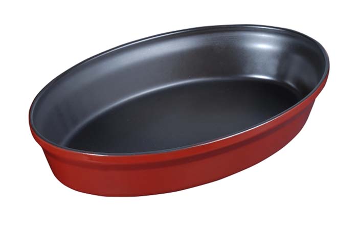 Форма для запекания Ceraflame, цвет: красный, 31 см х 21 см54 009312 Форма для запекания Ceraflame, цвет: красный, 31 см х 21 см54 009312Овальная форма Ceraflame, выполненная из высококачественной керамики, будет отличным выбором для всех любителей домашней выпечки. Благодаря уникальному свойству керамики долго сохранять тепло, форма идеальна не только для приготовления пищи, но и для сервировки. Ваши блюда будут долго оставаться горячими после того, как вы подадите их на стол. Емкость идеальна для запекания в духовке птицы и мяса, для приготовления лазаньи, запеканки и даже пирогов. Керамика, из которой выполнена форма, устойчива к резким перепадам температур, способна выдерживать очень высокие температуры, сохраняет аромат и полезные свойства. Форму можно использовать на открытом огне, на газовой или электрической печи, в микроволновой или конвекционной печи, в морозильной камере или посудомоечной машине.Форма покрыта уникальной гладкой эмалью, устойчивой к трещинам и царапинам. Непористая поверхность исключает образование бактерий, великолепно моется, и будет оставаться новой и блестящей даже после использования абразивных губок и чистящих средств.Форма выполнена из экологически чистых материалов, поэтому в процессе эксплуатации не выделяет вредных веществ. С формой Ceraflame вы всегда сможете порадовать своих близких оригинальной выпечкой. Характеристики: Материал: керамика. Цвет:красный. Размер формы: 31 см х 21 см х 5,5 см. Объем формы:1,6 л. Размер упаковки:22 см х 6,5 см х 33 см. Артикул:A408101.