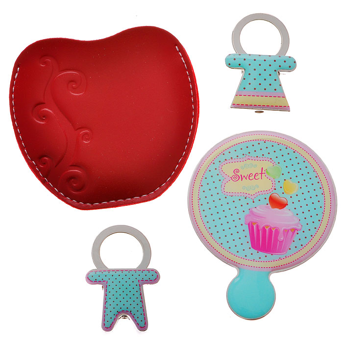 Подарочный набор Sweet: зеркало, 2 брелока, цвет: голубой. 28447SH-00011 Подарочный набор Sweet: зеркало, 2 брелока, цвет: голубой. 28447SH-00011Подарочный набор Sweet, состоящий из карманного зеркала и двух брелоков, порадует любую девушку. Зеркало круглой формы выполнено из нержавеющей стали, и имеет удобную ручку-держатель. Зеркало помещено в красный чехол из полиуретана, декорированный тиснением в виде завитка. Брелоки, выполненные в виде мальчика и девочки, оснащены металлическими кольцами для крепления. Оригинальные и функциональные аксессуары подчеркнут изысканный вкус своей владелицы. Предметы набора хранятся в подарочной картонной коробке. Характеристики:Материал: металл, полиуретан. Размер брелока (с кольцом): 2,8 см х 4,2 см х 1 см. Диаметр корпуса зеркала: 5,5 см. Размер упаковки: 12 см x 12 см x 2 см. Артикул: 28447.