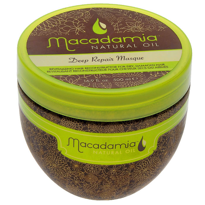 Macadamia Natural Oil Маска для волос восстанавливающая, интенсивного действия, с маслом арганы и макадамии, 500 мл72523WD Macadamia Natural Oil Маска для волос восстанавливающая, интенсивного действия, с маслом арганы и макадамии, 500 мл72523WDМаска Macadamia Natural Oil - это оживляющий реконструктор сухих, поврежденных волос. Сочетание масла макадамии и арганы вместе с маслами чайного дерева, ромашки, алое и экстрактов водорослей оживляет и восстанавливает волосы, глубоко питая их и возвращая им эластичность и блеск, с пролонгированным кондиционирующим эффектом.Способ применения: распределите небольшое количество маски на чистых, вымытых шампунем восстанавливающим с маслом арганы и макадамии и подсушенных полотенцем волосах от корней до кончиков. Оставьте для воздействия на 7 минут. Смойте. Не используйте чаще двух раз в неделю. Характеристики:Объем: 500 мл. Производитель: США. Товар сертифицирован.