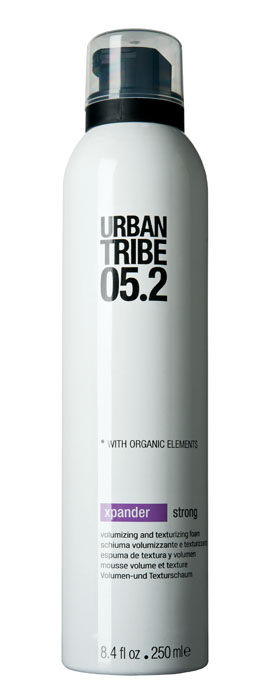 Urban Tribe Пена Xpander для укладки волос и создания объема, сильная фиксация, 250 млMP59.4D Urban Tribe Пена Xpander для укладки волос и создания объема, сильная фиксация, 250 млMP59.4DПена Urban Tribe Xpander для укладки волос и создания объема сильной фиксации создает максимальный объем и густоту волос. Подходит для укладки феном или рукой, придает волосам форму, блеск и эластичность. Термозащитные и солнцезащитные компоненты предохраняют волосы. Ухаживающие катионные ингредиенты облегчают расчесывание, не утяжеляя и не накапливаясь на волосах. Фиксирующий полимер создает эффект покрытия волос для более длительного сохранения укладки. Протеин овса укрепляет корковый слой волоса. Витамин Е, антиоксидант. Органические, эко-сертифицированные элементыоказывают увлажняющее, ухаживающее и антиоксидантное действие.Характеристики:Объем: 250 мл. Производитель: Италия. Товар сертифицирован.