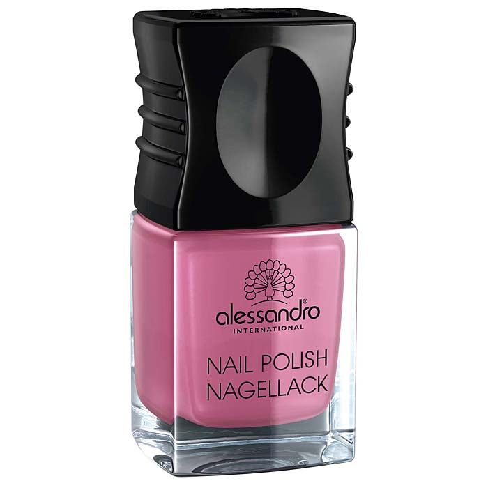 Alessandro Лак для ногтей Nagellack. Ягодный пунш, 10 млN32842 Alessandro Лак для ногтей Nagellack. Ягодный пунш, 10 млN32842Бриллиантовый блеск лаков для ногтей с экстрактом шелка и микрочастицамибриллиантов -настоящее наслаждение для ваших ногтей!Лак для ногтей Alessandro - настоящая концентрация роскоши. Его легко наносить, он исключительно хорошо держится даже после одного нанесения и долго не теряет блеска. Уникальная формула позволяет лаку держаться на ногтях в течение долгого времени. Лак укрепляет структуру ногтя и не вызывает его расслоение. Лак для ногтей Alessandro не содержат формальдегида, а значит, не оказывает вредного воздействия - наоборот, он предотвращают пожелтение ногтей. Характеристики:Объем: 10 мл. Цвет: ягодный пунш. Артикул: 77-141. Производитель: Германия. Товар сертифицирован.