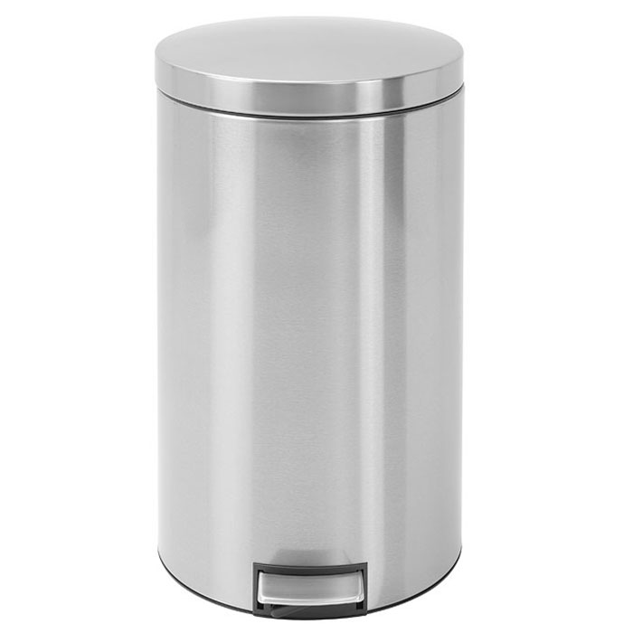 Мусорный бак Brabantia с педалью, 45 лFN-5100-7696-4 Мусорный бак Brabantia с педалью, 45 лFN-5100-7696-4Мусорный бак Brabantia выполнен из антикоррозийной полированной стали с защитой от отпечатков пальцев. Особенности мусорного бака Brabantia: механизм двойной петли из стали (при открывании вручную крышка фиксируется в открытом положении); пластиковый защитный ободок (не царапает пол); нескользящая основа; внутренняя корзина из пластика со специальными вентиляционными отверстиями для предотвращения образования вакуума при извлечении полного пакета; прочная ручка на пластиковой корзине; крышка закрывается бесшумно, плотно прилегает, предотвращая распространение запаха; лифтовый механизм плавного закрытия крышки; фирменные мусорные мешки в комплекте; гарантия от производителя 10 лет. Характеристики:Материал:сталь, пластик. Объем:45 л. Диаметр бака:36 см. Высота бака (с учетом крышки):68 см. Диаметр пластиковой корзины (по верхнему краю):34 см. Высота пластиковой корзины:61 см. Объем мешков для мусора:45 л. Количество мешков для мусора:10 шт. Размер упаковки:43 см х 37 см х 70 см. Артикул:428425. Гарантия производителя: 5 лет.