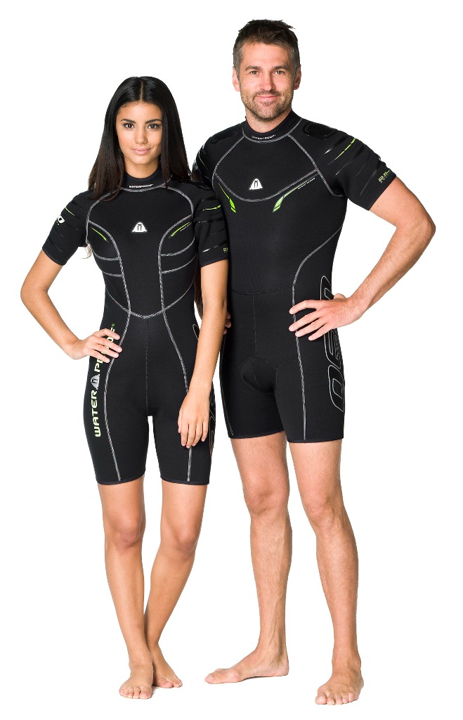 Гидрокостюм Waterproof Shorty W30, женский. Размер XSWP 301123 Гидрокостюм Waterproof Shorty W30, женский. Размер XSWP 301123Этот стильный короткий костюм - производная от полного гидрокостюма W30. Эластичный материал и тянущиеся плоские швы обеспечивают максимально возможную свободу движений - то что нужно любителям водных видов спорта. Накладки на плечах не скользят и защищают материал костюма от истирания. Молния с бегунком из нержавеющей стали. Нескользящее покрытие сзади. Крой учитывает особенности женской фигуры. Характеристики: Материал: 80% резина, 20% неопрен. Размер гидрокостюма: XS. Рекомендуемый рост: 161-167 см. Толщина костюма: 2,5 мм. Артикул: WP 301221. Размер упаковки: 58 см х 38 см х 5 см.