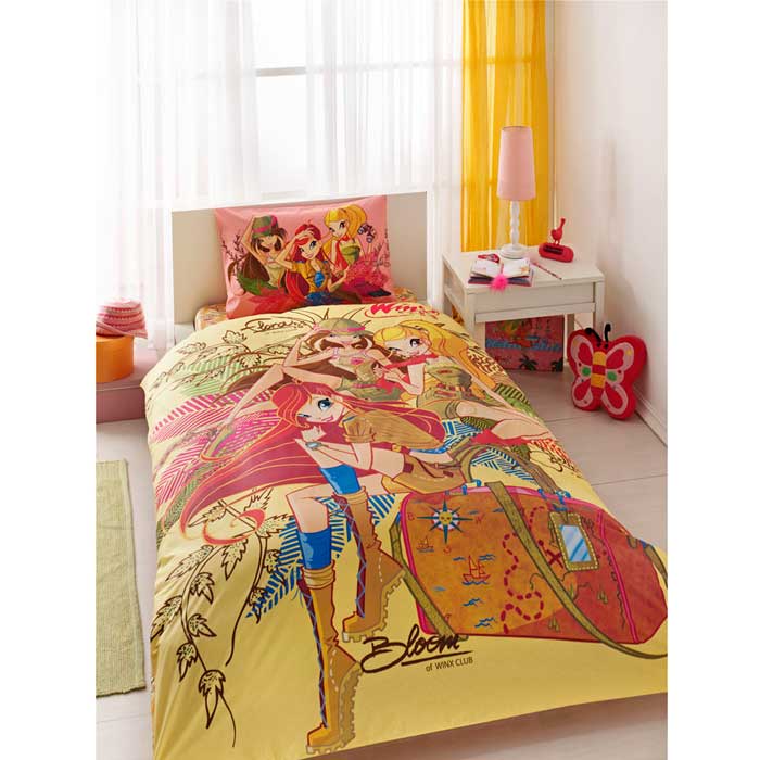 Комплект для спальни детский Winx Group Nature Love: покрывало 180 х 240 см, наволочка 50 х 70 смS03301004 Комплект для спальни детский Winx Group Nature Love: покрывало 180 х 240 см, наволочка 50 х 70 смS03301004Детский комплект для спальни Winx Group Nature Love состоит из стеганого покрывала с наполнителем из полиэфира и наволочки. Комплект выполнен из ранфорса, и украшен яркими рисунками. Покрывало с наполнителем обладает мягкостью и приятно согревает.Покрывало с наволочкой Winx Group Nature Love выполнены в модной стилистике популярных детских мультфильмов о феях Winx. Яркий и запоминающийся дизайн позволит осуществить заветную мечту ребенка окунуться в волшебный мир сказок: на покрывале и наволочке изображены три феи Winx. Любимые персонажи создадут атмосферу уюта для ребенка. Комплект упакован в пластиковую сумку-чехол на застежке-молнии, а специальная пластиковая ручка делает чехол удобным для переноски.Ранфорс - плотная, в тоже время мягкая натуральная хлопковая ткань. Идеально поддерживает естественный температурный баланс тела. Легко впитывает влагу (до 20% своего веса), оставаясь при этом сухой на ощупь. Важным преимуществом также является тот факт, что ткань не накапливает статического электричества. Этот материал легко отстирывается и легко выглаживается. В процессе эксплуатации полотно долго не теряет свой изначальный внешний вид. Характеристики: Материал верха: ранфорс (100% хлопок). Наполнитель покрывала: 100% полиэфир. Плотность:430 г/м2. Размер упаковки: 39 см х 23 см х 21 см. Артикул:7018B-8800003866. В комплект входят: Покрывало - 1 шт. Размер: 180 см х 240 см. Наволочка - 1 шт. Размер: 50 см х 70 см. Продукция торговой марки ТАС производится турецким холдингом ZORLU. Она завоевала доверие российских покупателей высоким качеством продукции и тщательно разрабатываемой коллекцией текстильных изделий. Комплекты постельного белья из ранфорса приятно удивят покупателей мягкостью и нежностью ткани, яркостью расцветок, оригинальностью дизайнов.