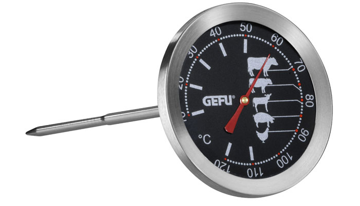 Термометр для жарки Gefu, цвет: серебристый94672 Термометр для жарки Gefu, цвет: серебристый94672Термометр Gefu позволяет определять температуру запекаемого блюда. На термометре для жарки от Gefu изображена шкала с оптимальным температурным диапазоном для приготовления говядины, свинины, баранины, птицы, дичи. Температурный датчик (спица) имеет длину 11,5 см, благодаря чему может показывать температуру даже внутри крупных кусков. Как это работает: воткните термометр в кусок мяса, дождитесь индикации температуры на градуснике.Такой термометр займет достойное место среди аксессуаров на вашей кухне. Характеристики: Материал:нержавеющая сталь. Цвет:серебристый. Размер термометра:8 см х 7 см х 19 см. Размер упаковки:8,2 см х 7,6 см х 19,2 см. Производитель: Германия. Артикул: 21880.