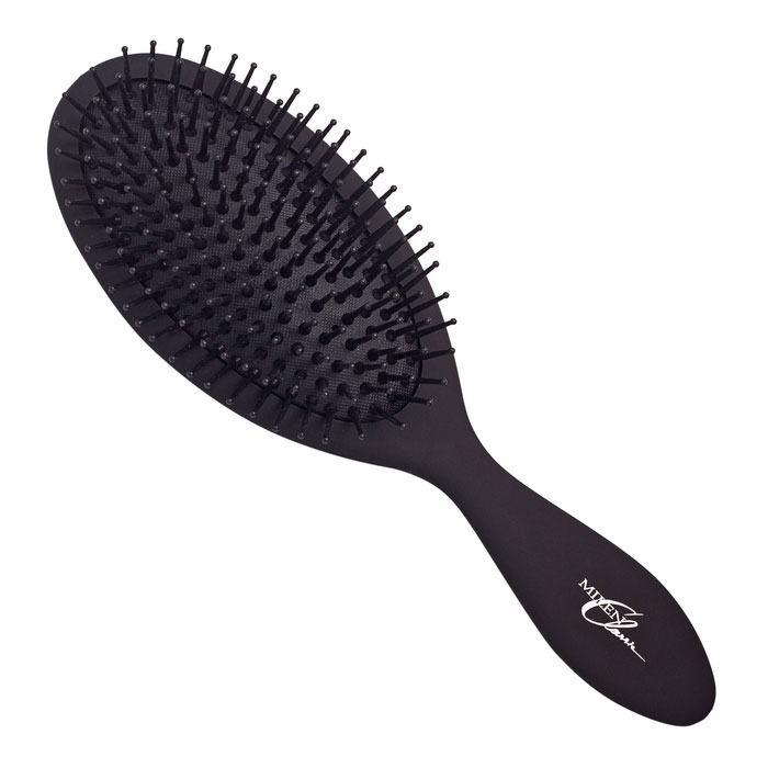 Milen Classik Расческа массажная. 310-06853002 Milen Classik Расческа массажная. 310-06853002Массажная расческа Milen Classik выполнена из экологически чистых, антистатических материалов. Зубцы, благодаря шарообразным окончаниям, оказывают мягкий, массажный эффект, не травмируя кожу головы. Современный дизайн и форма выгодно отличают ее от аналогов и обеспечивают максимальное удобство в использовании. Характеристики: Материал: пластик. Длина расчески: 22 см. Длина зубца: 1,5 см. Производитель: Германия. Артикул: 310-0685. Товар сертифицирован.
