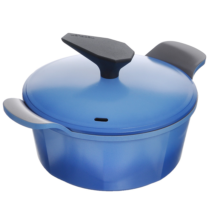 Кастрюля Frybest Azure с крышкой, цвет: голубой, серый, 2,4 л54 009312 Кастрюля Frybest Azure с крышкой, цвет: голубой, серый, 2,4 л54 009312Кастрюля Frybest Azure изготовлена по новейшей технологии из литого алюминия с керамическим антипригарным покрытием Ecolon Coating, в производстве которого используются только природные материалы, безопасные для здоровья.Покрытие Ecolon Coating имеет 5 слоев: 1. Внутреннее керамическое покрытие; 2. Основное керамическое покрытие; 3. Алюминий; 4. Основное керамическое покрытие; 5. Внешнее керамическое покрытие. Особенности кастрюли Frybest Azure:- мощная основа из литого алюминия; - специальное утолщенное дно для идеальной теплопроводности; - очень быстро разогревается, экономя электроэнергию и время; - инновационное керамическое антипригарное покрытие предохраняет пищу от пригорания и позволяет готовить практически без масла; - керамика как внутри, так и снаружи. Легко готовить - легко мыть; - непревзойденная прочность и устойчивость к царапинам. Можно использовать металлические аксессуары; - слой анионов (отрицательно заряженных ионов), обладающих антибактериальными свойствами, намного дольше сохраняет приготовленную пищу свежей; - отсутствие токсичных выделений в процессе приготовления пищи благодаря экологичному покрытию, состоящему из натуральных компонентов, таких как камень и песок. При ее эксплуатации не выделяются вредные вещества PFOA & PTFE, их там просто нет. Подходит для всех типов плит, кроме индукционных. Можно мыть в посудомоечной машине. Характеристики: Материал: алюминий, керамика, пластик. Цвет: голубой, серый. Объем: 2,4 л. Внутренний диаметр кастрюли: 20 см. Высота стенки: 9 см. Толщина стенки: 0,25 см. Толщина дна: 0,4 см. Размер упаковки: 24 см х 24 см х 12 см. Артикул: AZ-20C.