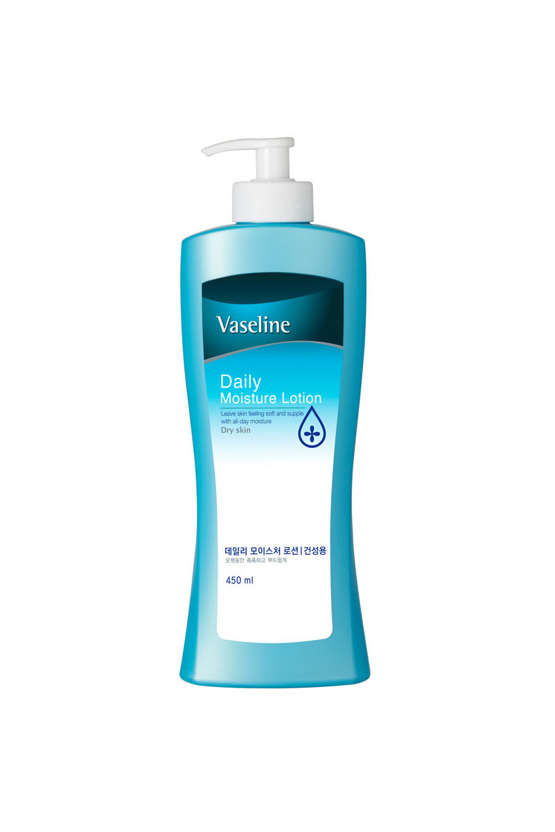 Vaseline Увлажняющий лосьон для тела, ежедневного использования, 450 мл2712 Vaseline Увлажняющий лосьон для тела, ежедневного использования, 450 мл2712Лосьон Vaseline для тела обеспечивает увлажнение кожи на целый день. Сок бамбука и вытяжки из грибов увлажняют кожу, витамин Е защищает и питает. Легко и быстро впитывается, не оставляет жирной и липкой пленки на коже. Обладает свежим ароматом зеленых цитрусов. Характеристики:Объем: 450 мл. Артикул: 862421. Производитель: Корея. Товар сертифицирован.