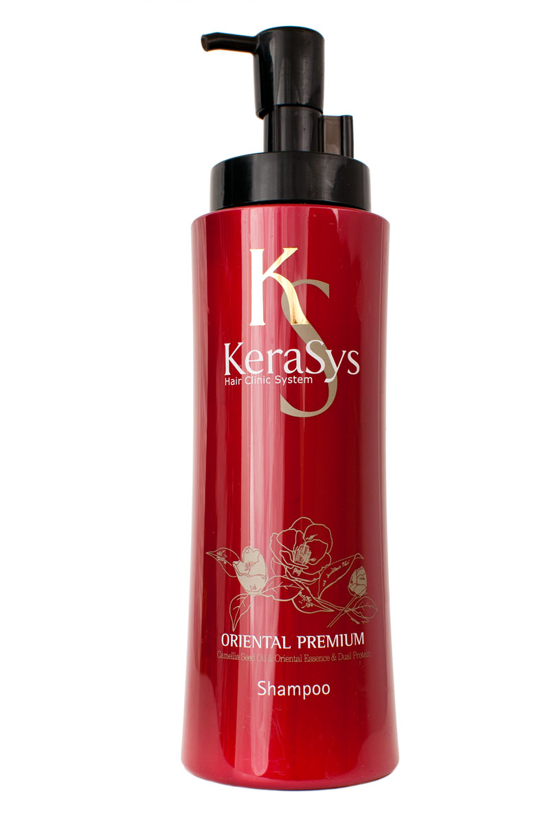 Шампунь KeraSys. Oriental Premium для волос, 600 млFS-00897 Шампунь KeraSys. Oriental Premium для волос, 600 млFS-00897Шампунь KeraSys. Oriental Premium защищает от ультрафиолетовых лучей. Восточные травы помогают защитить кожу головы от вредных воздействий и компенсируют нехватку коже липидов. Присутствующие в составе ингредиенты укрепляют корни волос. Дуопротеин восстанавливает поврежденные волосы. Кератин делает поврежденные волосы более здоровыми и шелковистыми. Типы волос:для всех типов волос. Характеристики: Объем: 600 мл. Артикул: 870990. Товар сертифицирован.