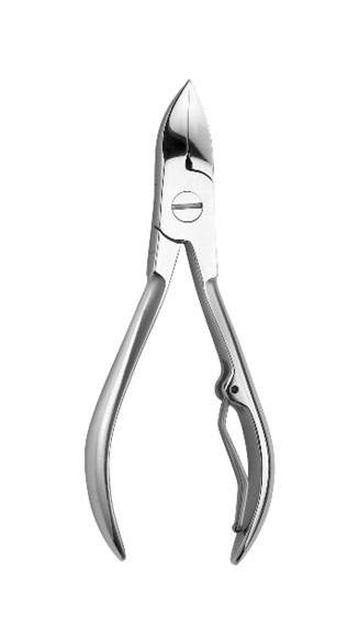 Zwilling Кусачки для ногтей Classic Inox. 42461-101VS-970 Zwilling Кусачки для ногтей Classic Inox. 42461-101VS-970Кусачки Zwilling Classic Inox предназначены для укорачивания ногтей. Изготовлены из нержавеющей стали. Перед обработкой размягчить кожу вокруг ногтя в теплой воде, масляной эмульсии или мыльном растворе. Уход: время от времени смазывать чистым маслом область соединения кусачек. Не рекомендуется хранить во влажных помещениях. Предохранять от падения на пол. Использовать только по назначению! Затачивать у специалиста. Хранить в недоступном для детей месте. Характеристики: Материал: нержавеющая сталь. Длина кусачек: 11 см. Размер упаковки (ДхШхВ): 7,5 см х 2 см х 18 см. Производитель: Германия. Артикул:42461-101. Товар сертифицирован.