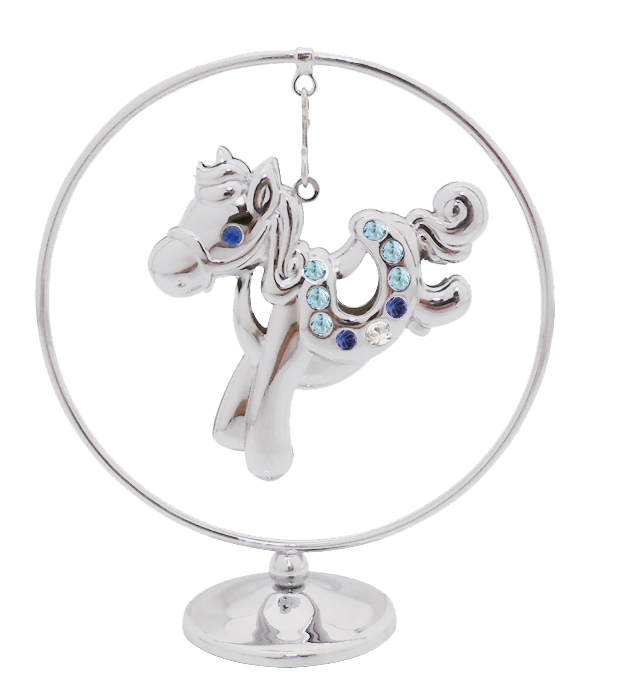 Фигурка декоративная Crystocraft Лошадка, цвет: серебристый. U0401-105-CBL67478 Фигурка декоративная Crystocraft Лошадка, цвет: серебристый. U0401-105-CBL67478Декоративная фигурка выполнена в виде лошадки, оформленного кристаллами Swarovski голубого цвета. Фигурка будет вас радовать и достойно украсит интерьер вашего дома или офиса. Вы можете поставить украшение в любом месте, где оно будет удачно смотреться и радовать глаз. Кроме того, эта фигурка - отличный вариант подарка для ваших близких и друзей. Характеристики: Материал:сталь, австрийские кристаллы. Размер фигурки: 7 см х 8,5 см х 3 см. Размер упаковки: 7,5 см х 10 см х 5 см. Производитель: Китай. Артикул: U0401-105-CBL .Более чем 30 лет назад компанияCrystocraftвыросла из ведущего производителя в перспективную торговую марку, которая задает тенденцию благодаря безупречному чувству красоты и стиля. Компания создает изящные, качественные, яркие сувениры, декорированные кристалламиSwarovskiразличных размеров и оттенков, сочетающие в себе превосходное мастерство обработки металлов и самое высокое качество кристаллов.