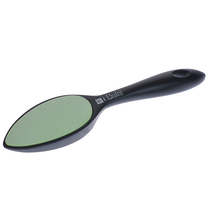 Zwilling Шлифовка для огрубевшей кожи, керамическая, цвет: черный. 78716-30106-188 Zwilling Шлифовка для огрубевшей кожи, керамическая, цвет: черный. 78716-30106-188Керамическая шлифовка для огрубевшей кожи Zwilling изготовлена из керамики и пластика. Предназначена для удаления мозолей и огрубевшей кожи на ступнях. Шлифовка имеет грубую и мелкую шероховатые керамические поверхности, которые долгое время остаются острыми и не представляют никакой опасности, даже для диабетиков. Уход: Инструмент предохранять от падения на пол. Использовать только по назначению! Хранить в недоступном для детей месте. Характеристики: Материал: керамика. Длина: 23 см. Размер упаковки (ДШВ): 25,5 см х 7 см х 3 см. Производитель: Германия. Артикул:78716-301. Товар сертифицирован.