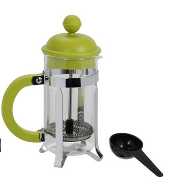 Кофейник Caffettiera с прессом, 0,35 л391602 Кофейник Caffettiera с прессом, 0,35 л391602Кофейник Caffettiera с металлическим корпусом, пластиковой ручкой и пластиковой крышкой займет достойное место на вашей кухне. Оснащен фильтром french press. Прилагается мерная ложечка.Современный дизайн полностью соответствует последним модным тенденциям всоздании предметов бытовой техники. Настоящим ценителям натурального кофе широко известны основные и наиболее часто применяемые способы его приготовления: эспрессо, по-турецки, гейзерный. Однако существует принципиально иной способ, известный как french press, благодаря которому приготовление ароматного напитка стало гораздо проще.Весь процесс приготовления кофе займет не более 7 минут. Характеристики:Материал: пластик, нержавеющая сталь, стекло. Объем: 0,35 л. Артикул: 1913-. Производитель: Швейцария.