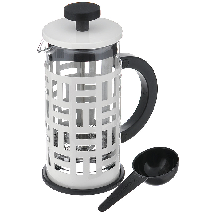 Кофейник Bodum Eileen с прессом, с ложечкой, цвет: белый, 0,35 л115510 Кофейник Bodum Eileen с прессом, с ложечкой, цвет: белый, 0,35 л115510Кофейник Bodum Eileen представляет собой колбу из термостойкого стекла в цельной оправе из окрашенной нержавеющей стали. Оправа защищает хрупкую колбу от толчков и ударов. Кофейник оснащен стальным фильтром french press, который позволяет легко и просто приготовить отличный напиток. Ненагревающаяся ручка кофейника выполнена из пластика. В комплекте небольшая мерная ложечка из черного пластика.Благодаря такому кофейнику приготовление вкуснейшего ароматного и крепкого кофе займет всего пару минут. Профессиональная серия Eileen была задумана и создана в честь великого архитектора и дизайнера - Эйлин Грей (Eileen Gray). При создании серии были особо учтены соображения функционального удобства. Стильный внешний вид и практичность в использовании сделали Eileen чрезвычайно востребованной серией. Характеристики:Материал: нержавеющая сталь, пластик, стекло. Цвет: белый. Объем: 0,35 л. Диаметр кофейника по верхнему краю: 7 см. Высота стенки кофейника: 13,5 см. Длина ложечки: 10 см. Размер упаковки: 12,5 см х 8,5 см х 12 см. Артикул: 11198-913.