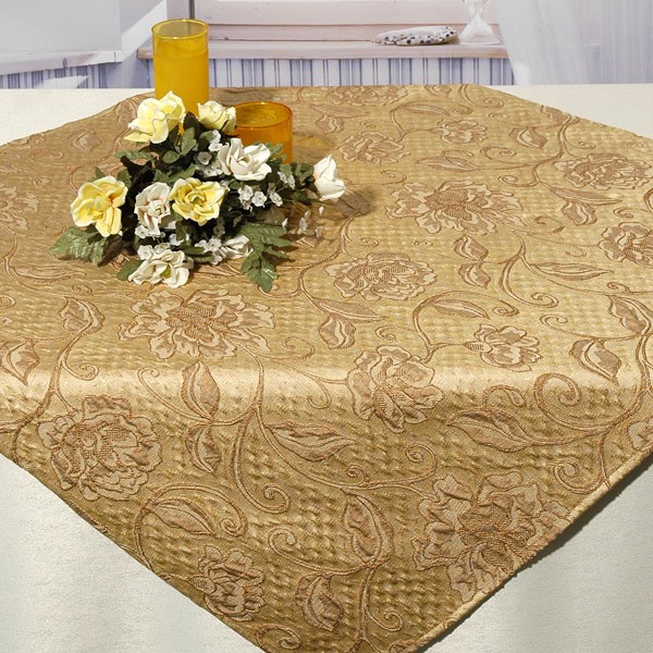 Скатерть Schaefer, квадратная, цвет: бежевый, 85x 85 см06030-285 Скатерть Schaefer, квадратная, цвет: бежевый, 85x 85 см06030-285Квадратная скатерть Schaefer выполнена из полиэстера бежевого цвета и оформлена фактурным рисунком. Использование такой скатерти сделает застолье более торжественным, поднимет настроение гостей и приятно удивит их вашим изысканным вкусом. Также вы можете использовать эту скатерть для повседневной трапезы, превратив каждый прием пищи в волшебный праздник и веселье. Характеристики:Материал: 100% полиэстер. Размер скатерти:85 см х 85 см. Цвет: бежевый.Немецкая компания Schaefer создана в 1921 году. На протяжении всего времени существования она создает уникальные коллекции домашнего текстиля для гостиных, спален, кухонь и ванных комнат. Дизайнерские идеи немецких художников компании Schaefer воплощаются в текстильных изделиях, которые сделают ваш дом красивее и уютнее и не останутся незамеченными вашими гостями. Дарите себе и близким красоту каждый день!УВАЖАЕМЫЕ КЛИЕНТЫ! Обращаем ваше внимание, что в комплектацию товара входит только скатерть, остальные предметы служат лишь для визуального восприятия товара.