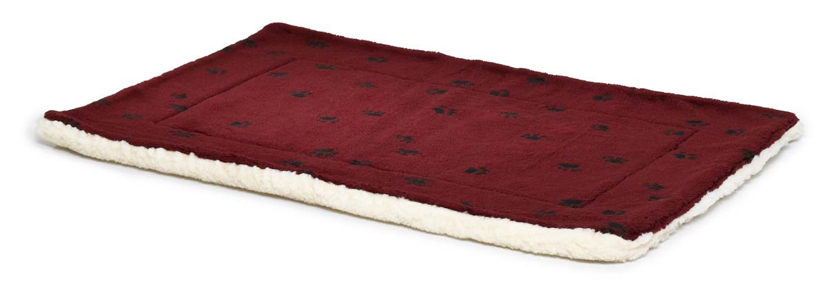 Лежанка для животных Midwest Quiet Time Paw Print, 58 см х 45 см101246 Лежанка для животных Midwest Quiet Time Paw Print, 58 см х 45 см101246Двухсторонняя меховая лежанка для животных Midwest Quiet Time Paw Print непременно понравится вашему любимцу. Одна сторона лежанки выполнена из ультрамягкого искусственного меха, другая сторона - из искусственной овчины. Цвет позволяет лежанке выглядеть привлекательно даже в период линьки животного. Лежанка идеальна для клеток, переносок, автомобилей, для полов с любым покрытием.Возможная машинная стирка при 30°С или сухая чистка.