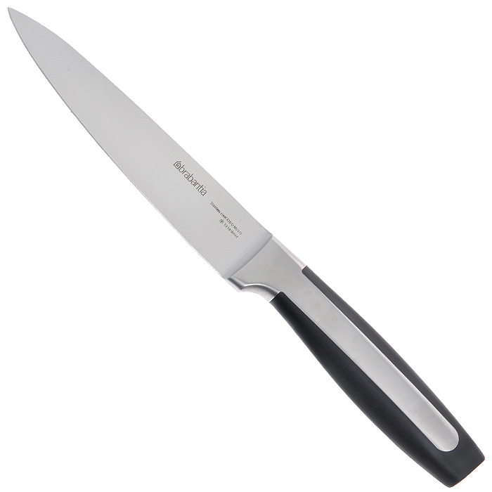 Нож для мяса Brabantia, длина лезвия 16 см. 500022500022 Нож для мяса Brabantia, длина лезвия 16 см. 500022500022Нож для мяса Brabantia имеет длинное лезвие с заостренным концом, что идеально подходит для нарезки всех видов мяса. Лезвие долгое время остается острым, так как выполнено из закаленной стали (высокоуглеродистая молибден-ванадиевая сталь). Этот вид стали устойчив к появлению царапин и коррозии. Сбалансированная эргономичная рукоятка с вставками из бакелита черного цвета обеспечивает надежный захват. На рукоятке имеется специальная выемка для пальца, что делает нож легким и безопасным в использовании. Можно мыть в посудомоечной машине при температуре 55°С. «Если хотите сэкономить,лучше купить один классный нож...Один небольшой, универсальный,которым можно делать буквально все.Еще один чуть побольше -резать хлеб, разбираться с мясом,разделывать курицу. Ну и маленькийнож, которым можно почистить овощи,снять цедру, что-то измельчить.»Характеристики: Материал: сталь, бакелит. Длина лезвия: 16 см. Общая длина ножа: 30,5 см. Размер упаковки: 7 см х 39 см х 3,5 см. Артикул: 500022. Гарантия производителя: 5 лет.
