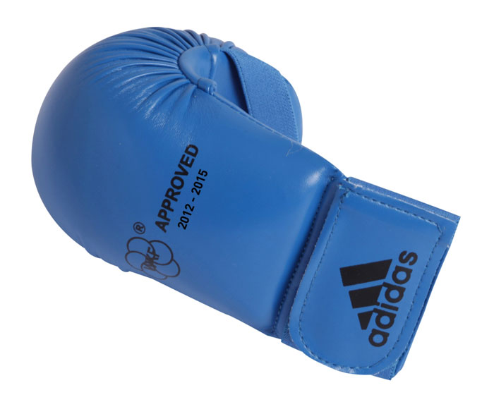 Накладки для карате Adidas WKF Bigger, цвет: синий. 661.22. Размер XL661.22 Накладки для карате Adidas WKF Bigger, цвет: синий. 661.22. Размер XL661.22Изогнутые накладки Adidas WKF Bigger с объемным наполнителем необходимы при занятиях спортом для защиты пальцев, суставов и кисти руки в целом от вывихов, ушибов и прочих повреждений. Накладки выполнены из высококачественного полиуретан PU3G. Накладки прочно фиксируются на запястье за счет широкой эластичной ленты на липучке. Удобные и эргономичные накладки Adidas идеально подойдут для занятий карате и другими видами единоборств.Одобрены WKF. Рассчитаны на рост 180-190 см.
