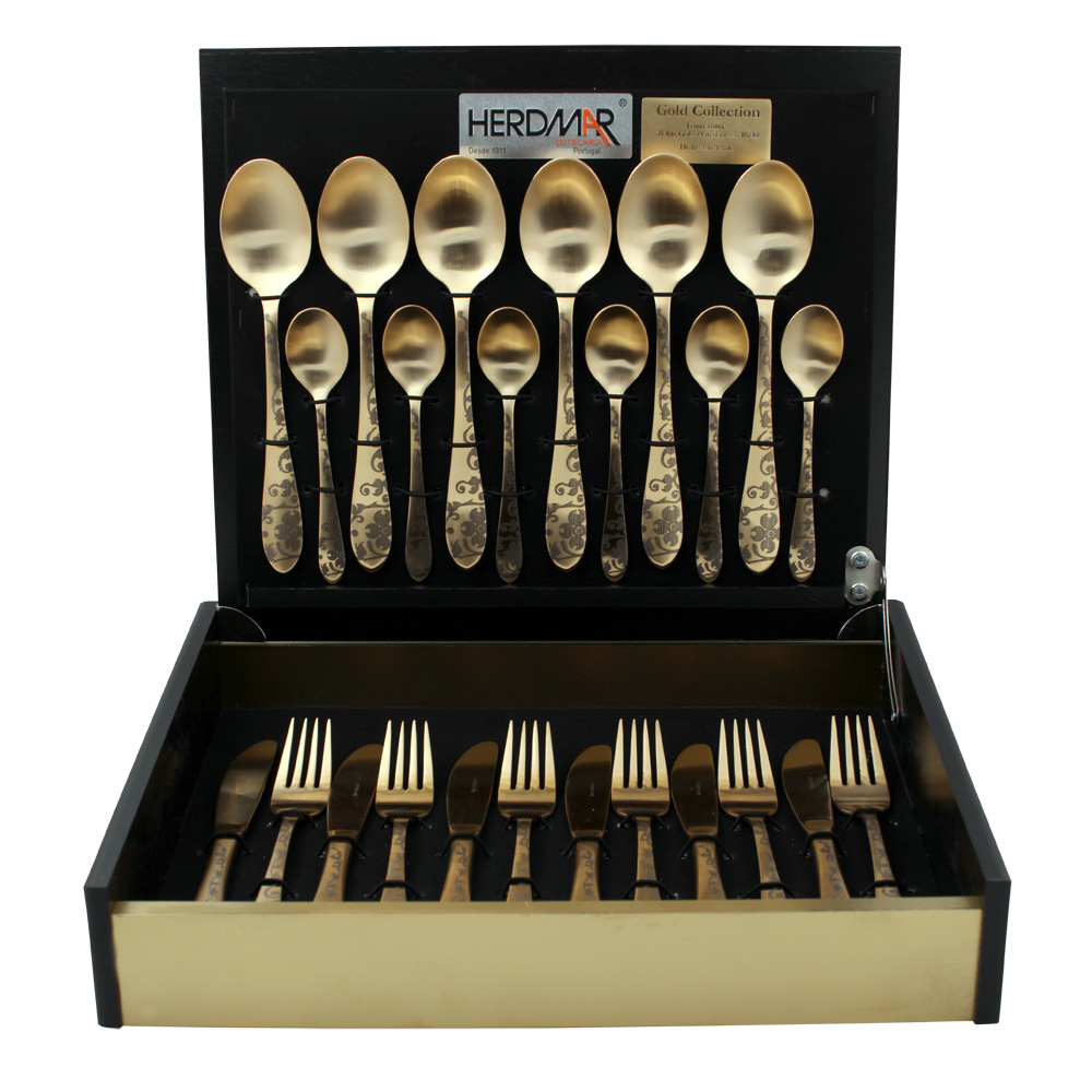 Набор столовых приборов Herdmar Atlanta Old Gold, 24 предметаFS-91909 Набор столовых приборов Herdmar Atlanta Old Gold, 24 предметаFS-91909027302476ELE13 ATLANTA OLD GOLD #3 24 пр. Характеристики: Материал: сталь.Размер: 375*300*65мм.Артикул: 027302476ELE13.
