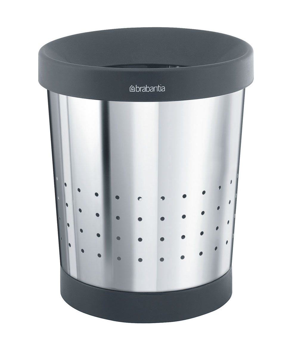 Корзина для бумаг Brabantia, 5 л. 364280ES-414 Корзина для бумаг Brabantia, 5 л. 364280ES-414Небольшая эстетичная корзина для бумаг Brabantia - практичное решение для любого помещения в доме. Съемный верхний элемент скрывает содержимое и обеспечивает удобную фиксацию мешков для мусора. Корзина выполнена из нержавеющей стали с зеркальной полировкой и пластика черного цвета. Съемный верхний обод позволяет удобно фиксировать мешок для мусора. Защитный пластиковый нижний обод предотвращает повреждение пола. Практичный дизайн позволяет очень эстетично спрятать содержимое. Идеально подходят мешки для мусора с завязками (размер В) (входят в комплект). Диаметр (по верхнему краю): 21 см. Высота: 24 см.