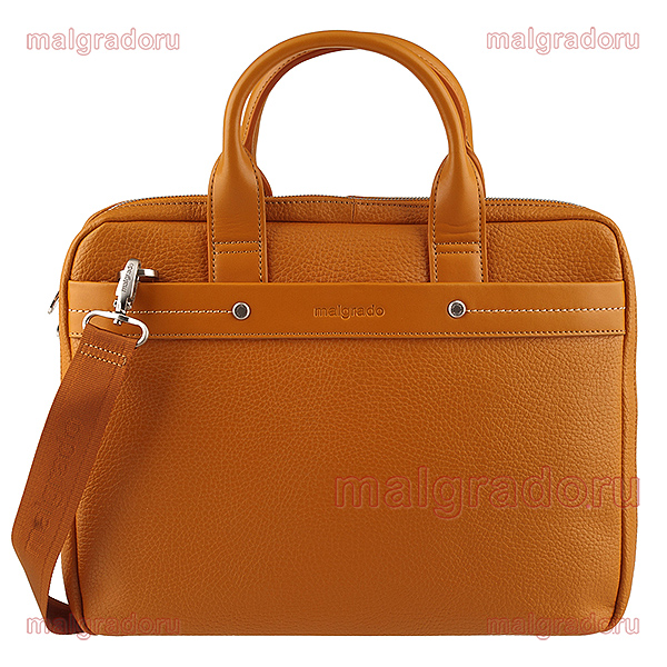 Сумка мужская Malgrado, цвет: коричневый. BR09-72103C1538747998-101 Сумка мужская Malgrado, цвет: коричневый. BR09-72103C1538747998-101Оригинальная мужская сумка Malgrado из натуральной кожи коричневого цвета. Сумка с двумя ручками на молнии. Внутри одно большое отделение, открытый кармашек для бумаг. Также на внешней стороне расположен вшитый карман. На задней стороне также расположен вшитый кармашек на молнии. Прилагается съемный плечевой текстильный ремень. Характеристики:Материал: натуральная кожа, текстиль, металл. Размер сумки: 39 см х 30 см х 8 см. Высота ручек: 12 см. длина плечевого ремня: 125-140 см. Цвет: коричневый.