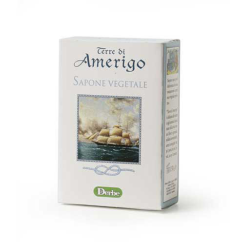 Derbe Мыло Terre Di Amerigo, 150 г9 Derbe Мыло Terre Di Amerigo, 150 г9Мягкое деликатное мыло Derbe Terre Di Amerigo имеет стойкий крепкий аромат, который невозможно не заметить. Ваши руки будут пахнуть так, как будто вы нанесли на них парфюм.Шампунь, мыло и дезодорант серии Terre Di Amerigo в единой парфюмерной гамме завершают образ сильного уверенного в своих силах мужчины, склонного к приключениям и авантюрам! Характеристики:Вес: 150 г. Товар сертифицирован.