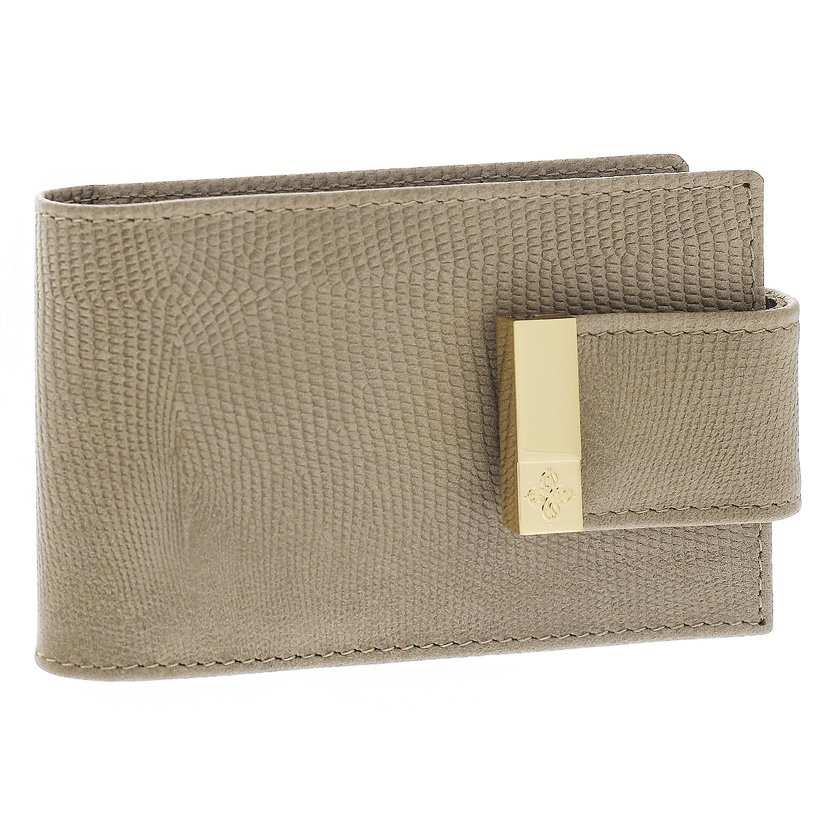 Визитница Dimanche Elite Beige, цвет: бежевый. 7343430329 Визитница Dimanche Elite Beige, цвет: бежевый. 7343430329Визитница Elite Beige - это стильный аксессуар, который не только сохранит визитки и кредитные карты в порядке, но и, благодаря своему строгому дизайну и высокому качеству исполнения, блестяще подчеркнет тонкий вкус своего обладателя. Визитница выполнена из натуральной высококачественной кожи с декоративным тиснением и содержит внутри съемный блок из 16 прозрачных пластиковых вкладышей, рассчитанных на 32 визитки.Визитница закрывается хлястиком на кнопку.Визитница Elite Beige станет великолепным подарком ценителю современных практичных вещей. Изделие упаковано в фирменную коробку из картона. Характеристики:Материал: натуральная кожа, пленка ПВХ, металл. Цвет: бежевый. Размер визитницы: 11 см х 6,5 см х 1,5 см.