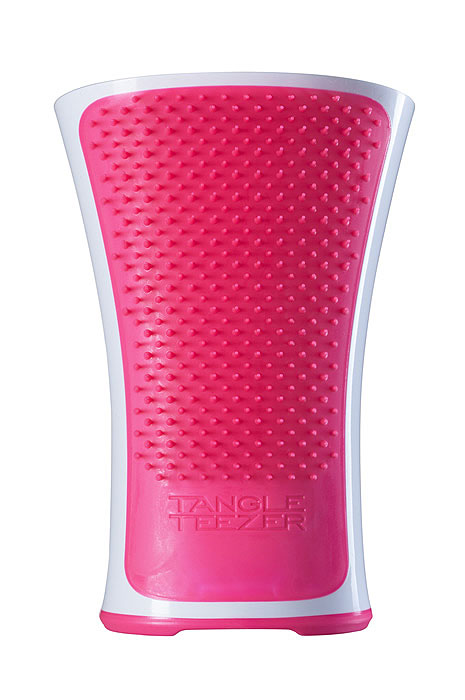 Tangle Teezer Расческа для волос Aqua Splash. Pink ShrimpSatin Hair 7 BR730MN Tangle Teezer Расческа для волос Aqua Splash. Pink ShrimpSatin Hair 7 BR730MNПрофессиональная распутывающая расческа Tangle Teezer Aqua Splash идеально подходит для всех типов волос. Оригинальная форма зубчиков обеспечивает двойное действие и позволяет быстро и безболезненно расчесать влажные и сухие волосы.Расческа незаменима при мытье головы, принятии душа и морских ванн, во время спа-процедур, позволяя равномерно распределить на волосах средства для ухода.Уникальная эргономичная закругленная форма и нескользящая поверхность корпуса гарантируют надежность и удобство использования в воде.Товар сертифицирован.