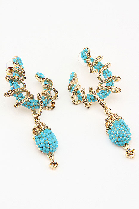 Серьги Fashion Jewelry, цвет: золотистый, голубой. ER001545100032/35449/3537A Серьги Fashion Jewelry, цвет: золотистый, голубой. ER001545100032/35449/3537AОригинальные серьги Fashion Jewelry, выполненные из металла золотистого цвета с необычной подвеской, украшены стразами из стекла и пластика. Такие серьги помогут создать вам свой неповторимый стиль. Серьги-подвески застегиваются на пластиковую застежку-гвоздик. Серьги Fashion Jewelry позволят вам с легкостью воплотить самую смелую фантазию и создать собственный, неповторимый образ.