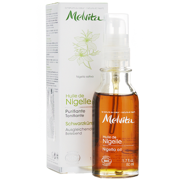 Melvita Масло Nigelle, для жирной кожи, 50 млFS-00897 Melvita Масло Nigelle, для жирной кожи, 50 млFS-00897Во времена фараонов масло Нигеллы считалось бесспорной панацеей от всех болезней и особенно ценилось правителями древнего Востока. По преданию пророк Мухаммед говорил, что черный тмин способен излечить от всего, кроме смерти. Масло Нигеллы получают из мелких черных семян растения семейства лютиковых с белыми цветами, которое произрастает в тени оазисов. Оно известно свойствами тонизирования кожи головы и снимает мышечное напряжение. Его традиционно использовали для очищения жирной кожи. Поскольку масло Нигеллы обладает сильным ароматом, мы рекомендуем использовать его в сочетании с маслом фундука или жожоба. Способ применения: наносите масло на кожу лица и тела восходящими движениями по массажным линиям в течение 2-3 минут.Товар сертифицирован.