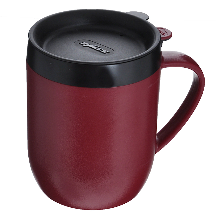 Термокружка Zyliss Hot Mug, с крышкой, с ситечком, цвет: бордовый, черный, 400 млVT-1520(SR) Термокружка Zyliss Hot Mug, с крышкой, с ситечком, цвет: бордовый, черный, 400 млVT-1520(SR)Термокружка Zyliss Hot Mug изготовлена из высококачественного пластика. Двойные стенки защищают руки от высоких температур и дольше сохраняют температуру напитка. Удобная герметичная пластиковая крышка со специальным отверстием для питья не позволит пролиться любимому напитку во время ходьбы или движения за рулем автомобиля.С помощью ситечка для заваривания, входящего в комплект, можно приготовить кофе или чай непосредственно в кружке, что позволит сэкономить ваше время. Термокружка Hot Mug очень компактна и не займет много места. Теперь вы в любое время и в любом месте сможете насладиться вашим любимым напитком.Диаметр кружки по верхнему краю: 8,5 см. Высота кружки (без крышки): 11,5 см. Диаметр основания фильтра: 7 см. Объем: 400 мл.