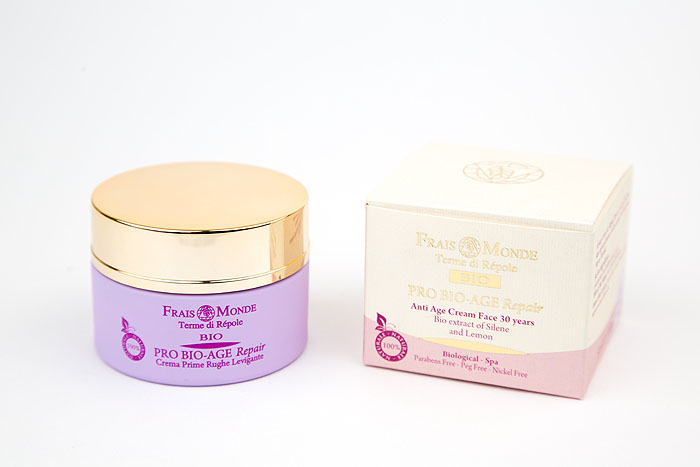 Frais Monde Крем для лица Pro Bio Age, дневной, от 30 лет, 50 млYRU02359 Frais Monde Крем для лица Pro Bio Age, дневной, от 30 лет, 50 млYRU02359В 30 лет начинают появляться первые признаки старения кожи, первые морщинки. На данном этапе важно предотвратить и исправить первые возрастные изменения. Активные ингредиенты: -Экстракт органической силены (Silene) глубоко увлажняет кожу, нейтрализуя до 90% свободных радикалов. -Экстракт органического лимониума (Limonio) благодаря большому содержанию антиоксидантов поддерживает кожу в идеальном состоянии.Способ применения: нанести небольшое количество крема на очищенное лицо, мягко помассировать.Товар сертифицирован.