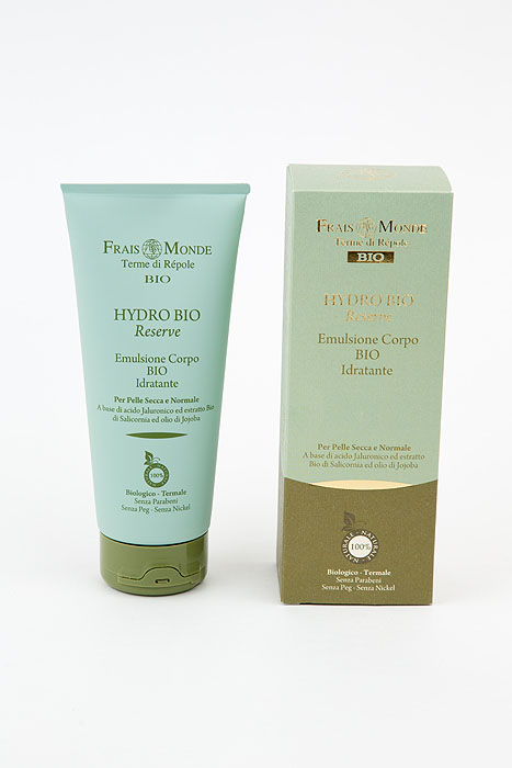 Frais Monde Эмульсия для тела Hydro Bio, увлажняющая, для сухой и нормальной кожи, 200 мл3401315115 Frais Monde Эмульсия для тела Hydro Bio, увлажняющая, для сухой и нормальной кожи, 200 мл3401315115Нежная эмульсия для тела Frais Monde Hydro Bio глубоко увлажняет кожу, восстанавливая гидро-липидный баланс. Комплекс активных компонентов придает коже мягкость, шелковистость и упругость. Активные ингредиенты: -Гиалуроновая кислота удерживает воду в клетках. -Экстракт органического солероса снижает потери воды, стимулируя воспроизводство естественных увлажняющих агентов.Способ применения: утром и вечером нанести на чистое тело круговыми массажными движениями до полного впитывания. Товар сертифицирован.