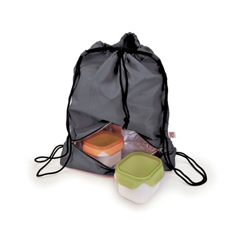 Рюкзак-термоланчбокс Iris Barcelona Daily Bag, цвет: серый2206 Рюкзак-термоланчбокс Iris Barcelona Daily Bag, цвет: серый2206Это рюкзак для ежедневного использования, который будет с вами 24 часа в сутки!Берите его с собой всюду, на работу, на учебу, в спортзал и в любые поездки. Верхнее вместительное отделение позволит положить все необходимые вещи, а с помощью удобного шнурка с фиксатором вы быстро затянете горловину рюкзака. В нижней части расположено термоотделение для еды, закрывающееся на молнию. Оно настолько вместительное, что позволяет взять с собой литровую емкость с напитком, несколько бутербродов, баночку йогурта и прочие закуски.Универсальный дизайн позволяет носить тремя способами: как сумку-мешок в руке или на одном плече, а также как обычный рюкзак за плечами.