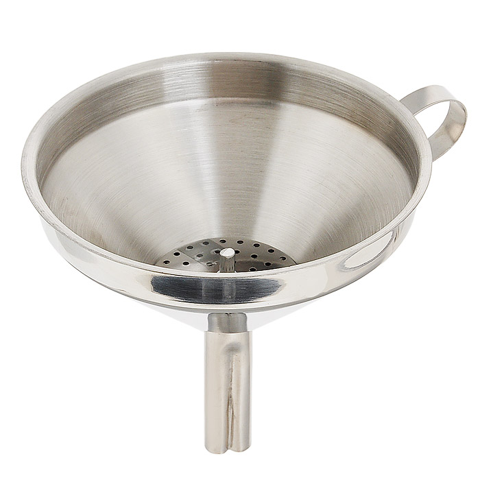 Воронка Metaltex, с фильтром, диаметр 13 смVT-1520(SR) Воронка Metaltex, с фильтром, диаметр 13 смVT-1520(SR)Воронка Metaltex изготовлена из высококачественной нержавеющей стали. Предназначена для переливания как холодных, так и горячих жидкостей, а также для пересыпания сыпучих продуктов - соли, сухих приправ и т.д. Воронка оснащена специальным фильтром, который задержит чаинки, ягоды из компота и т.д. Для более комфортного использования изделие снабжено ручкой.