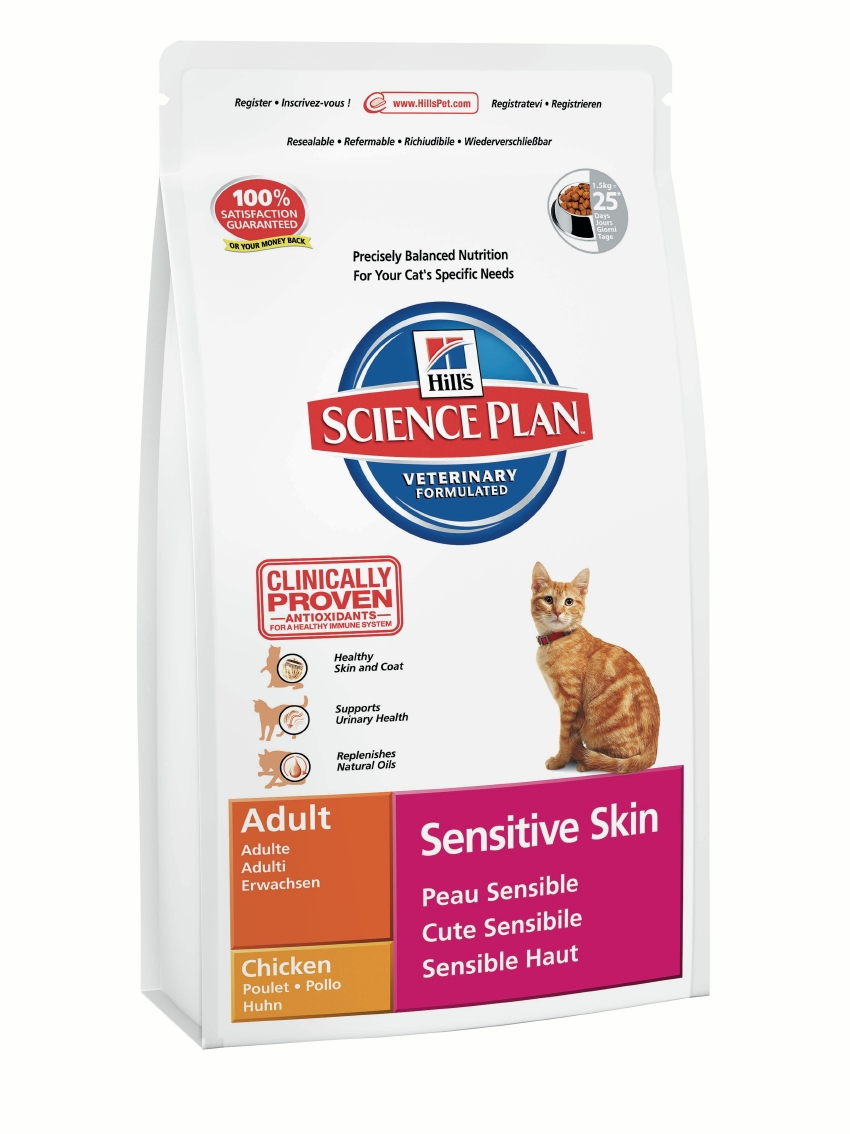 Корм сухой Hills Sensitive Skin для кошек с чувствительной кожей, с курицей, 400 г0120710 Корм сухой Hills Sensitive Skin для кошек с чувствительной кожей, с курицей, 400 г0120710Сухой корм Hills Science Plan Sensitive Skin предназначен для взрослых кошек в возрасте от 1 года до 6 лет. Это полноценное, точно сбалансированное питание, приготовленное из ингредиентов высокого качества, без добавления красителей и консервантов. Рацион Science Plan содержит эксклюзивный комплекс антиоксидантов с клинически подтвержденным эффектом для поддержки иммунной системы вашего питомца. Рекомендуется взрослым кошкам для улучшения состояния кожи и шерсти. Корм разработан для удовлетворения всех потребностей организма взрослой кошки средней активности от момента достижения зрелости до 7 лет. Он обеспечивает сбалансированным уровнем энергии и белка с повышенным уровнем эссенциальных жирных кислот для питания кожи и шерсти, а также с дополнительным уровнем антиоксидантных витаминов, что способствует поддержанию здоровья кожи. Цели: восстановление здорового состояния кожи и блеска шерсти. Это достигается за счет дополнительного введения в корм омега-3 и омега-6 жирных кислот, использования высококачественного протеина (из яиц и курицы), специфических аминокислот и эффективных уровней биологически активных антиоксидантов. Корм также содержит улучшенную Антиоксидантную Формулу для уменьшения окислительных повреждений клеток. Состав: курица (минимум 37% курицы, 50% общего содержания мяса домашней птицы), молотый рис, мука из мяса домашней птицы, молотая кукуруза, мука из маисового глютена, животный жир, сухое цельное яйцо, растительное масло, гидролизат белка, мука из тунца, калия хлорид, DL-метионин, соль, кальция карбонат, таурин, витамины и микроэлементы. Содержит натуральные консерванты - смесь токоферолов, лимонную кислоту и экстракт розмарина. Среднее содержание нутриентов в рационе: протеины 32,8%, жиры 2%, углеводы 33,5%, клетчатка (общая) 0,7%, влага 8%, кальций 0,74%, фосфор 0,69%, натрий 0,37%, калий 0,61%, магний 0,06%, омега-3 жирные кислоты 0,49%, омега-6 жирные кислоты 4,57%, таурин 0,18%, витамин А 9850 МЕ/кг, витамин D 550 МЕ/кг, витамин Е 550 мг/кг, витамин С 70 мг/кг, бета-каротин 1,5 мг/кг. Товар сертифицирован.