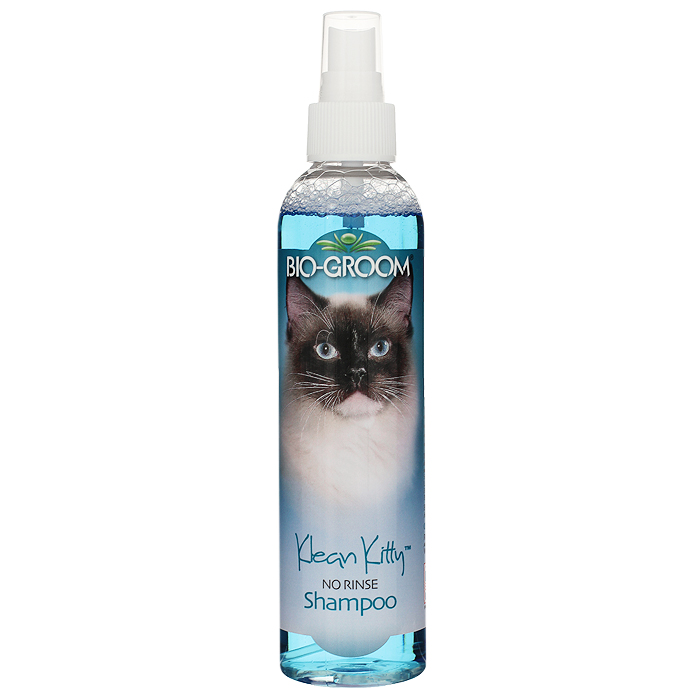 Шампунь-спрей для кошек Bio-Groom Klean Kitty, без смывания, 236 мл0120710 Шампунь-спрей для кошек Bio-Groom Klean Kitty, без смывания, 236 мл0120710Шампунь-спрей для кошек Bio-Groom Klean Kitty - подходит для быстрого купания. Содержащиеся в составе кондиционеры улучшают внешний вид кожи и шерсти. Не содержит химикатов, смывается полностью не вызывая раздражения, pH-сбалансирован и мягкий. Не смывает активных действующих ингредиентов средств защиты от блох. Рекомендован лучшими заводчиками и профессиональными грумерами мира. Не тестирован на животных. Не содержит мыла. Способ применения:распылите средство на шерсть животного, затем расчешите шерсть расческой или щеткой или промокните ее чистой сухой салфеткой или полотенцем. Не требует смывания.Меры предосторожности: избегайте попадания в глаза, при попадании тщательно промойте их водой. Не применяйте средство для котят моложе восьми недель. Не рекомендуется наносить средство на поврежденную кожу, а также на открытые раны. Состав: дистиллированная вода, Очистители, полученные из 100% биоразлагаемых источников – Кукурузного, кокосового и пальмоядрового масел, Коко-сульфат натрия, Децил глюкозид, Лаурамидопропил бетаин, PFG-75 Ланолин, Полисорбат 20, Ромашка, Лавандовый ароматизатор, Феноксиэтанол, MIT, Краситель Blue 1 анилиновый голубой, Краситель Red 33 кислотный красный.Не содержит парабенов и искусственных загустителей. Товар сертифицирован.