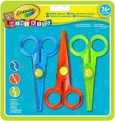 Набор детских ножниц Crayola, 3 штFS-00897 Набор детских ножниц Crayola, 3 штFS-00897Разноцветные детские ножницы Crayola предназначены для разрезания бумаги.Малыши обожают вырезать из бумаги фигурки, создавать аппликации, коллажи и другие поделки. Теперь в вашем распоряжении есть ножницы с пластиковыми лезвиями и круглыми наконечниками, которые не нанесут вреда нежным детским пальчикам.В наборе 3 пары ножниц: зеленого, синего и красного цветов. У каждых лезвия индивидуальной формы: красные позволяют получить при вырезании прямой край, синие - волнообразный, а зеленые - зигзагообразный.Ножницы выполнены из пластика и абсолютно безопасны для детей. Благодаря эргономичным ручкам они удобны в применении.Такие ножницы отлично подойдут для детского творчества и помогут детям развить координацию движений и моторику рук.