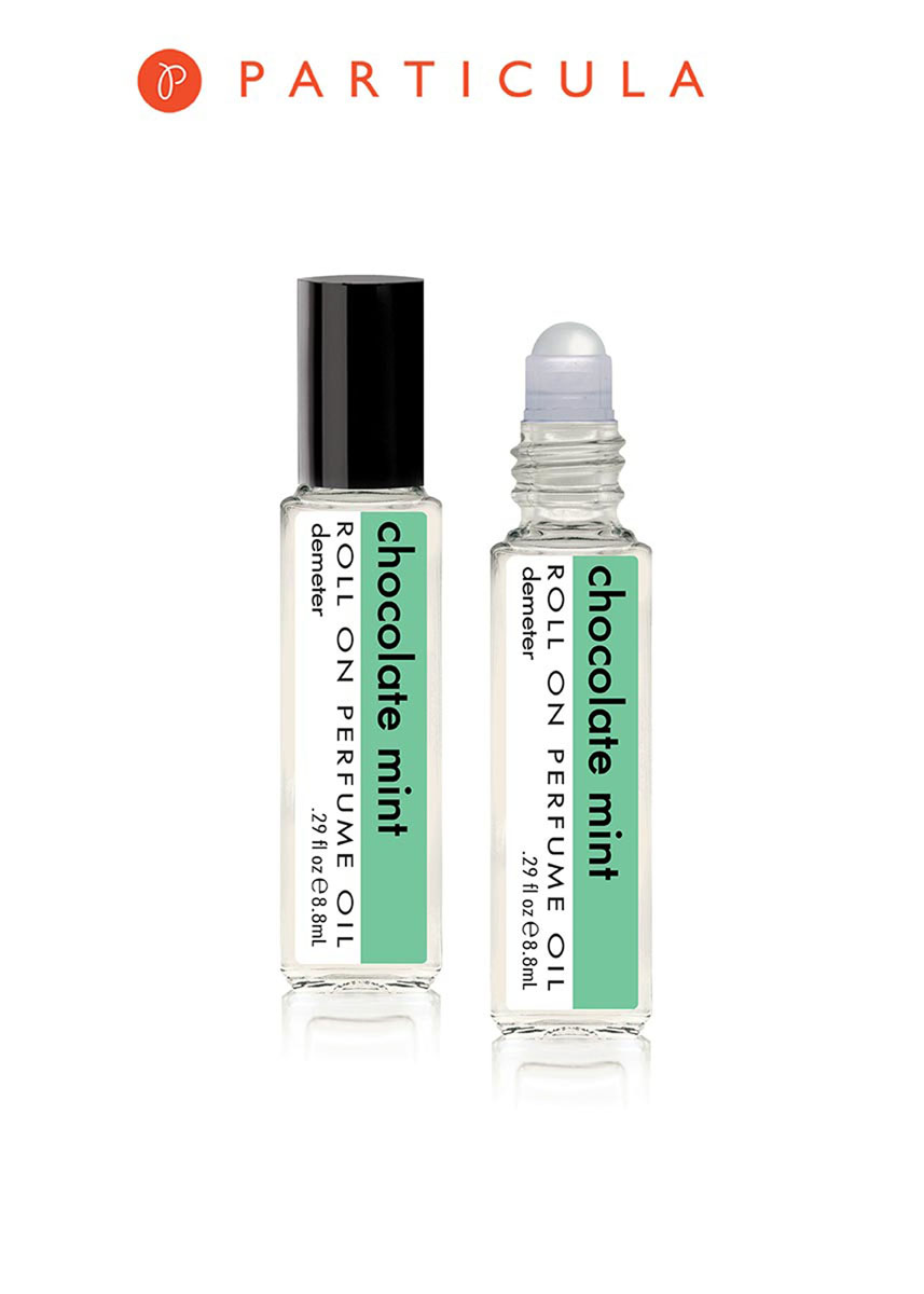 Demeter Fragrance Library Парфюмерное масло Шоколад с мятой (Chocolate Mint), 8,8 мл1301210 Demeter Fragrance Library Парфюмерное масло Шоколад с мятой (Chocolate Mint), 8,8 мл1301210Аромат Шоколад с мятой — это не шоколад, в который добавили мяту. Аромат скорее напоминает мятную конфету и где-то еще, позади, вы почувствуете шоколадные нотки. Но это не должно вас как-то испугать или вызвать недоверие. Самое главное — это то, что уже почти все флаконы с этим ароматом распроданы! Способ применения: нанести на сухую, чистую кожу. На точки пульса.Парфюмерные масла - это концентрат, в состав которого входят только натуральные ароматические вещества. Парфюмерные масла, состоящие из масляной основы и сбалансированной парфюмерной композиции, обеспечивают стойкость аромата, поэтому запах держится очень долго. Отсутствие спирта делает ароматы менее летучими, не вызывает аллергической реакции и не высушивает кожу. Они не испаряются с кожи, а постепенно впитываются в нее.Товар сертифицирован.