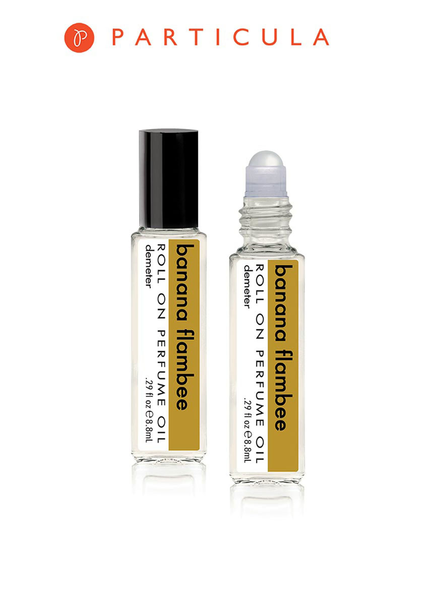 Demeter Fragrance Library Парфюмерное масло Банановое фламбе (Banana flambee), 8,8 мл28032022 Demeter Fragrance Library Парфюмерное масло Банановое фламбе (Banana flambee), 8,8 мл28032022Итак, банановое фламбе. Банановое — понятно! Но что такое фламбе? Это термин французской кулинарии: блюдо поливают алкоголем и затем поджигают. Цель маневра — придать блюду неповторимый аромат. Банановое фламбе ни в коем случае не надо поджигать! У него и так удивительный печеный аромат с отчетливым банановым послевкусием. Рекомендуется к очень горячим вечеринкам и неугасаемому веселью.Способ применения: Нанести на сухую, чистую кожу. На точки пульса.Парфюмерные масла - это концентрат, в состав которого входят только натуральные ароматические вещества. Парфюмерные масла, состоящие из масляной основы и сбалансированной парфюмерной композиции, обеспечивают стойкость аромата, поэтому запах держится очень долго. Отсутствие спирта делает ароматы менее летучими, не вызывает аллергической реакции и не высушивает кожу. Они не испаряются с кожи, а постепенно впитываются в нее.Товар сертифицирован.