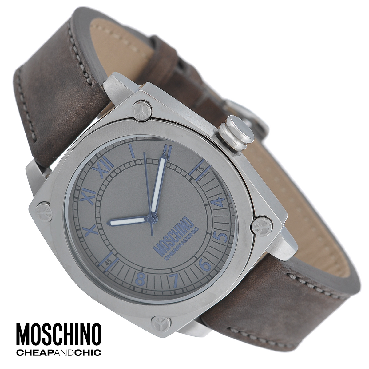 Часы мужские наручные Moschino, цвет: серебристый, коричневый. MW0295BM8434-58AE Часы мужские наручные Moschino, цвет: серебристый, коричневый. MW0295BM8434-58AEНаручные часы от известного итальянского бренда Moschino - это не только стильный и функциональный аксессуар, но и современные технологи, сочетающиеся с экстравагантным дизайном и индивидуальностью. Часы Moschino оснащены кварцевым механизмом. Корпус выполнен из высококачественной нержавеющей стали с сатиновой полировкой. Циферблат с римскими и арабскими цифрами защищен минеральным стеклом. Часы имеют три стрелки - часовую, минутную и секундную. Ремешок часов выполнен из толстой натуральной кожи и оснащен классической застежкой. Часы упакованы в фирменную металлическую коробку с логотипом бренда. Часы Moschino благодаря своему уникальному дизайну отличаются от часов других марок своеобразными циферблатами, функциональностью, а также набором уникальных технических свойств. Каждой модели присуща легкая экстравагантность, самобытность и, безусловно, великолепный вкус. Характеристики:Диаметр циферблата: 3,5 см.Размер корпуса: 4,4 см х 4,5 см х 1 см.Длина ремешка (с корпусом): 26 см.Ширина ремешка: 2 см.