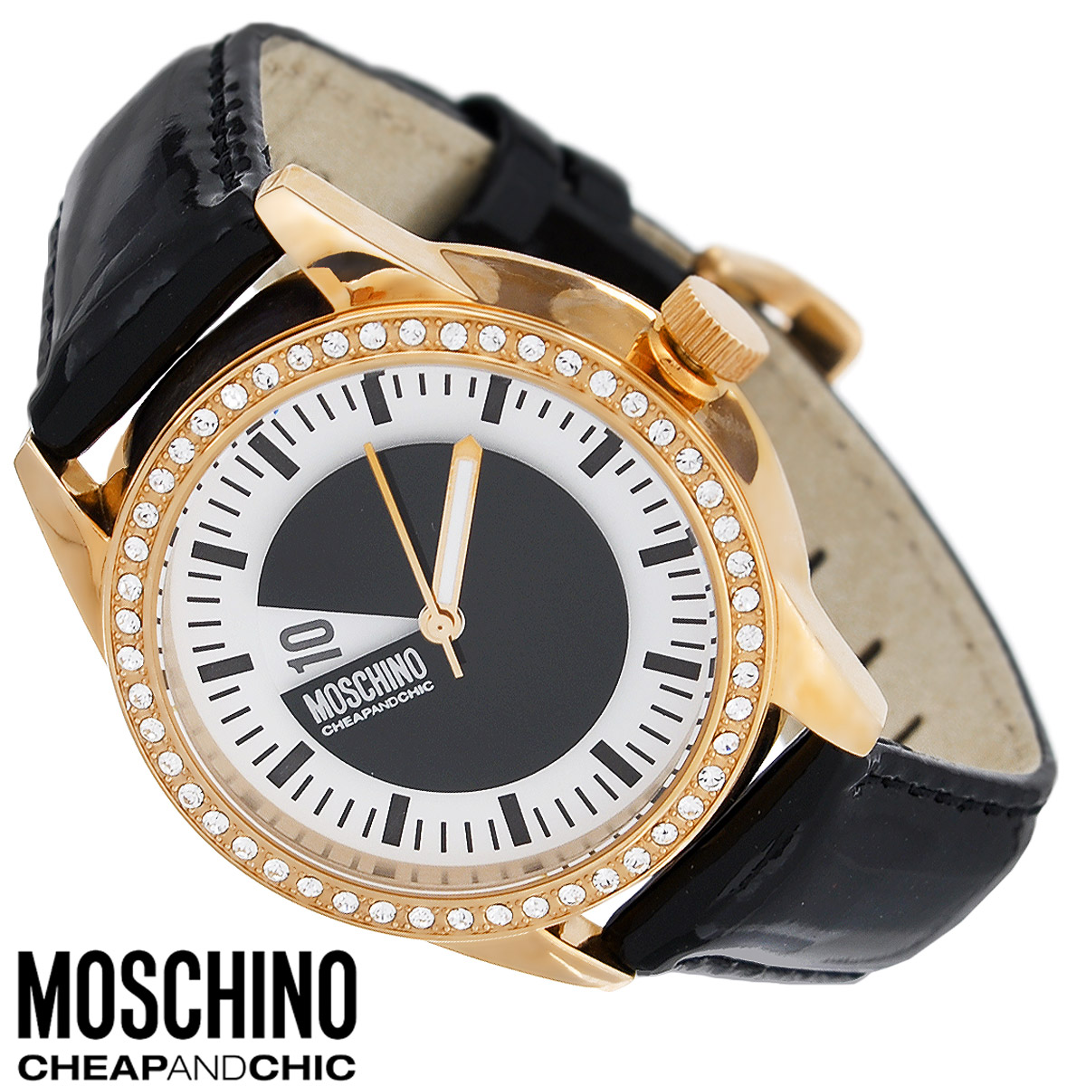 Часы женские наручные Moschino, цвет: черный, золотой. MW0338BM8434-58AE Часы женские наручные Moschino, цвет: черный, золотой. MW0338BM8434-58AEНаручные часы от известного итальянского бренда Moschino - это не только стильный и функциональный аксессуар, но и современные технологи, сочетающиеся с экстравагантным дизайном и индивидуальностью. Часы Moschino лаконичного дизайна оснащены кварцевым механизмом. Корпус выполнен из высококачественной нержавеющей стали и по контуру циферблата оформлен стразами. Циферблат с арабскими цифрами и отметками защищен минеральным стеклом. Часы имеют две стрелки - часовую и минутную. Ремешок часов выполнен из натуральной лаковой кожи и оснащен классической застежкой. Часы упакованы в фирменную металлическую коробку с логотипом бренда. Часы Moschino благодаря своему уникальному дизайну отличаются от часов других марок своеобразными циферблатами, функциональностью, а также набором уникальных технических свойств. Каждой модели присуща легкая экстравагантность, самобытность и, безусловно, великолепный вкус. Характеристики:Диаметр циферблата: 3 см.Размер корпуса: 3,4 см х 3,4 см х 0,7 см.Длина ремешка (с корпусом): 23 см.Ширина ремешка: 1,5 см.