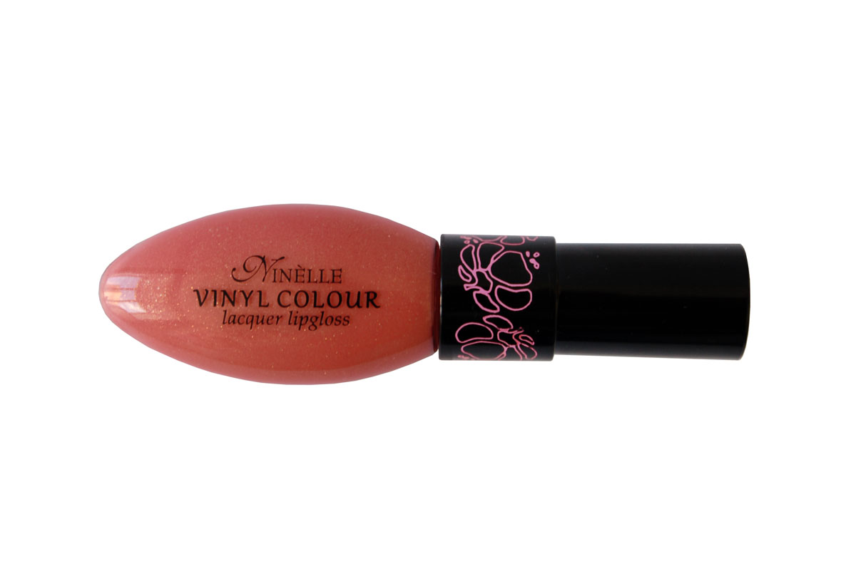 Ninelle Лаковый блеск для губ Vinyl Colour, тон № 527, 12 мл28032022 Ninelle Лаковый блеск для губ Vinyl Colour, тон № 527, 12 мл28032022Лаковый блеск для губ Vinyl Colour придает эффект виниловых лаковых губ с насыщенным чувственным цветом! Гипоаллергенно.Товар сертифицирован.