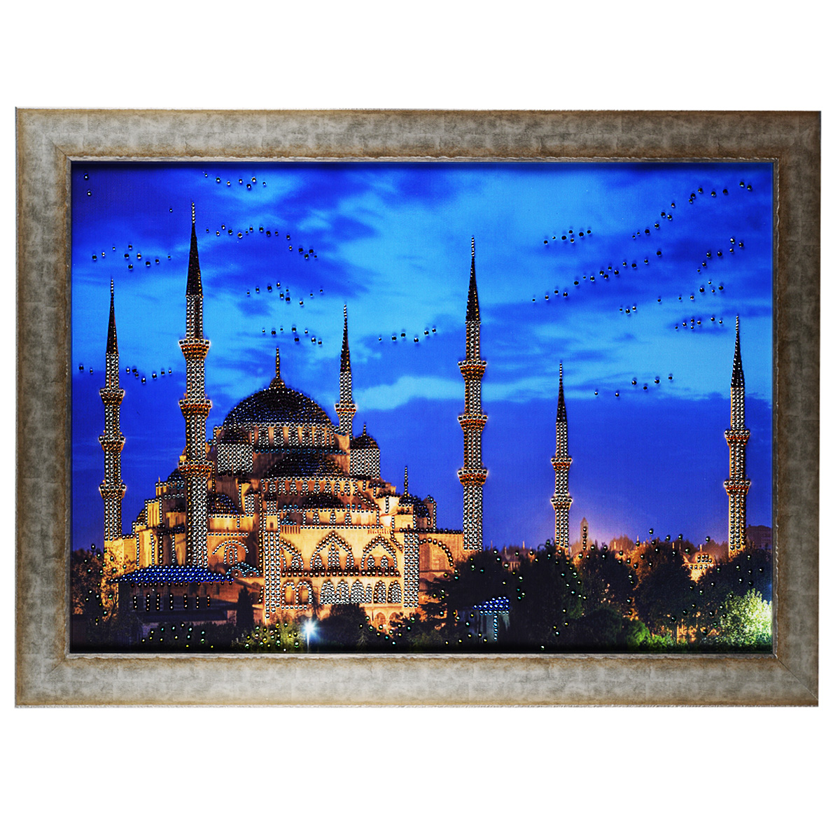 Картина с кристаллами Swarovski Большая мечеть, 80 х 60 смIDEA FL2-03 Картина с кристаллами Swarovski Большая мечеть, 80 х 60 смIDEA FL2-03Изящная картина в багетной раме, инкрустирована кристаллами Swarovski, которые отличаются четкой и ровной огранкой, ярким блеском и чистотой цвета. Красочное изображение мечети, расположенное на внутренней стороне стекла, прекрасно дополняет блеск кристаллов. С обратной стороны имеется металлическая проволока для размещения картины на стене. Картина с кристаллами Swarovski Большая мечеть элегантно украсит интерьер дома или офиса, а также станет прекрасным подарком, который обязательно понравится получателю. Блеск кристаллов в интерьере, что может быть сказочнее и удивительнее. Картина упакована в подарочную картонную коробку синего цвета и комплектуется сертификатом соответствия Swarovski.