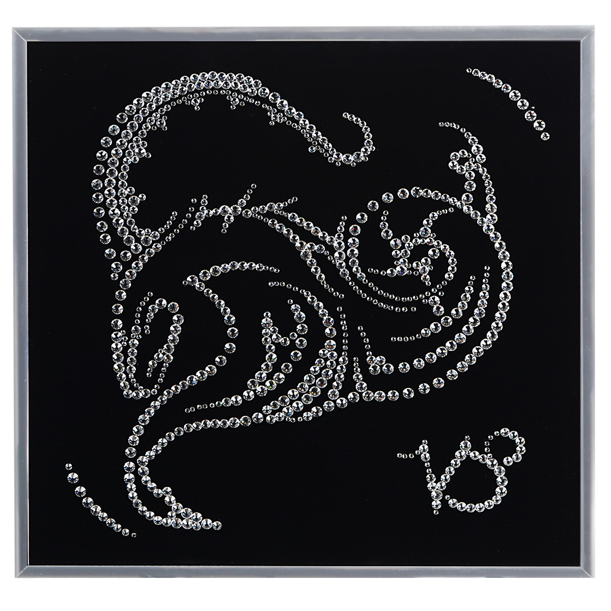 Картина с кристаллами Swarovski Знак зодиака. Козерог, 25 см х 25 см853127 Картина с кристаллами Swarovski Знак зодиака. Козерог, 25 см х 25 см853127Изящная картина в металлической раме, инкрустирована кристаллами Swarovski в виде знака зодиака - козерог. Кристаллы Swarovski отличаются четкой и ровной огранкой, ярким блеском и чистотой цвета. Под стеклом картина оформлена бархатистой тканью, что прекрасно дополняет блеск кристаллов. С обратной стороны имеется металлическая петелька для размещения картины на стене. Картина с кристаллами Swarovski Знак зодиака. Козерог элегантно украсит интерьер дома или офиса, а также станет прекрасным подарком, который обязательно понравится получателю. Блеск кристаллов в интерьере, что может быть сказочнее и удивительнее. Картина упакована в подарочную картонную коробку синего цвета и комплектуется сертификатом соответствия Swarovski.