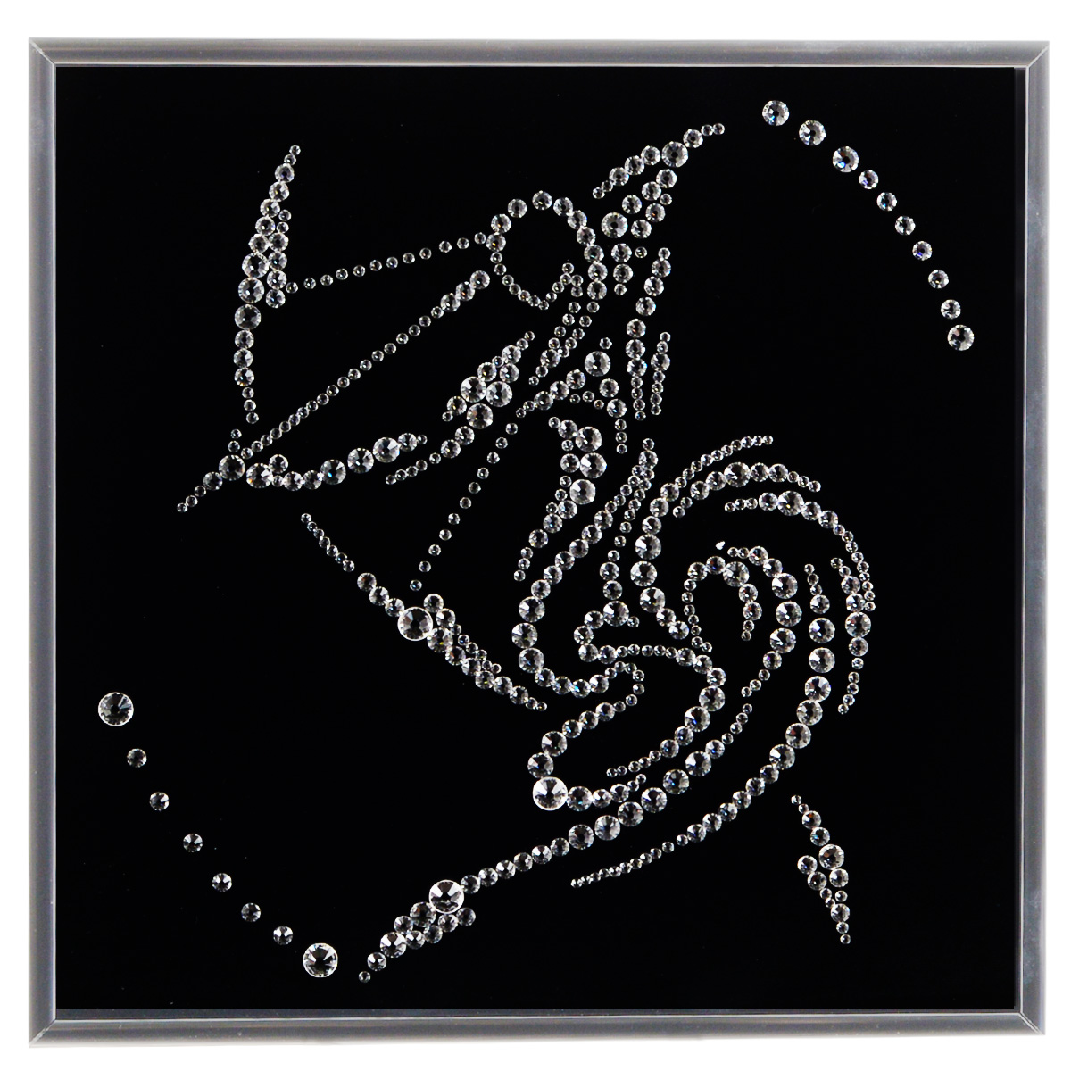 Картина с кристаллами Swarovski Знак зодиака. Стрелец, 25 х 25 см1082 Картина с кристаллами Swarovski Знак зодиака. Стрелец, 25 х 25 см1082Изящная картина в металлической раме, инкрустирована кристаллами Swarovski в виде знака зодиака - стрелец. Кристаллы Swarovski отличаются четкой и ровной огранкой, ярким блеском и чистотой цвета. Под стеклом картина оформлена бархатистой тканью, что прекрасно дополняет блеск кристаллов. С обратной стороны имеется металлическая петелька для размещения картины на стене. Картина с кристаллами Swarovski Знак зодиака. Стрелец элегантно украсит интерьер дома или офиса, а также станет прекрасным подарком, который обязательно понравится получателю. Блеск кристаллов в интерьере, что может быть сказочнее и удивительнее. Картина упакована в подарочную картонную коробку синего цвета и комплектуется сертификатом соответствия Swarovski.